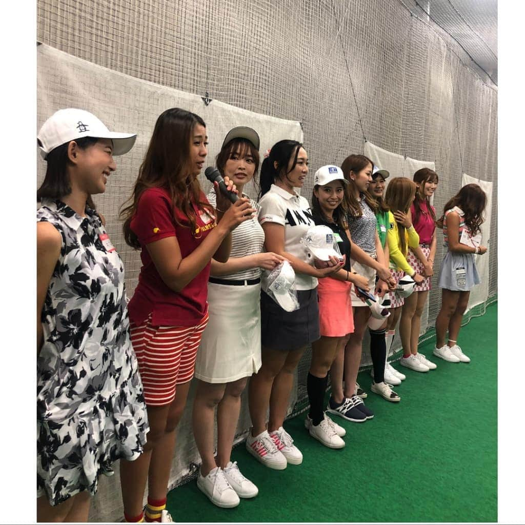 保坂玲奈さんのインスタグラム写真 - (保坂玲奈Instagram)「⛳ . @japangolftour 大会SNSアンバサダー ファンミーティングでした✨ . 人前に立つイベント系慣れてなくて 最初は緊張したけど 色んな方と交流出来て とっても楽しくイベントを終えることが 出来ました🥰 . @sabu_golf と同じチームで団結して 大会やアンバサダーにまつわる クイズ大会、 ドラコン対決、パター対決をしたよ🤺 . アンバサダーの @luckygirl_shino の ドライバーは流石でかっこよかった🥺💛 . パターはアジア初の最先端で ラインや振り幅がみえるの！ 今度ここで練習する！！ . スワイプ6枚目楽しくて顎しゃくれた☹️ . たくさんの方が話しかけてくれて 写真撮ってくれて嬉しかった🎵 . 6/6〜9の大会も みんな話しかけてね🥺 6.7はまだ未定だけど8.9は行きます🥰 . . . #日本ゴルフツアー選手権森ビルカップshishidohills  #日本ゴルフツアー選手権森ビルカップ #日本ゴルフツアー選手権 #森ビルカップ　#宍戸ヒルズカントリークラブ #日本ゴルフツアー選手権SNSアンバサダー #JGTO #hillsgolf #hillsgolfAcademy #虎ノ門ヒルズ #ヒルズゴルフアカデミー #ヒルズゴルフアカデミー虎ノ門」5月21日 19時55分 - __renao_0707