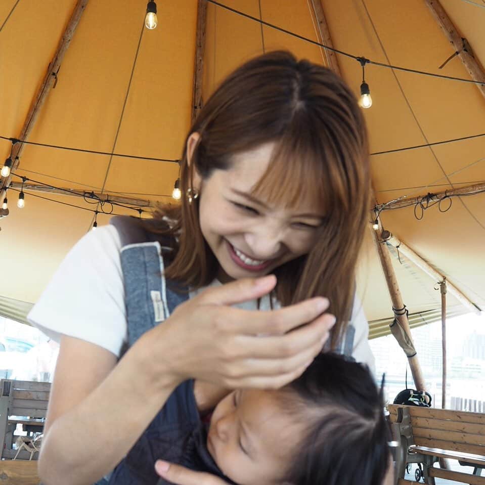 福長優のインスタグラム：「♡ ちょっ！ 今日の雨風つよすぎね☔️ ビニール傘で幼稚園まで行ったら 傘ひっくり返っちゃって すんごい恥ずかしかったよ🙃  ははは〜  #なぜか周りの人に謝る #謝られた人謎だったろーに」