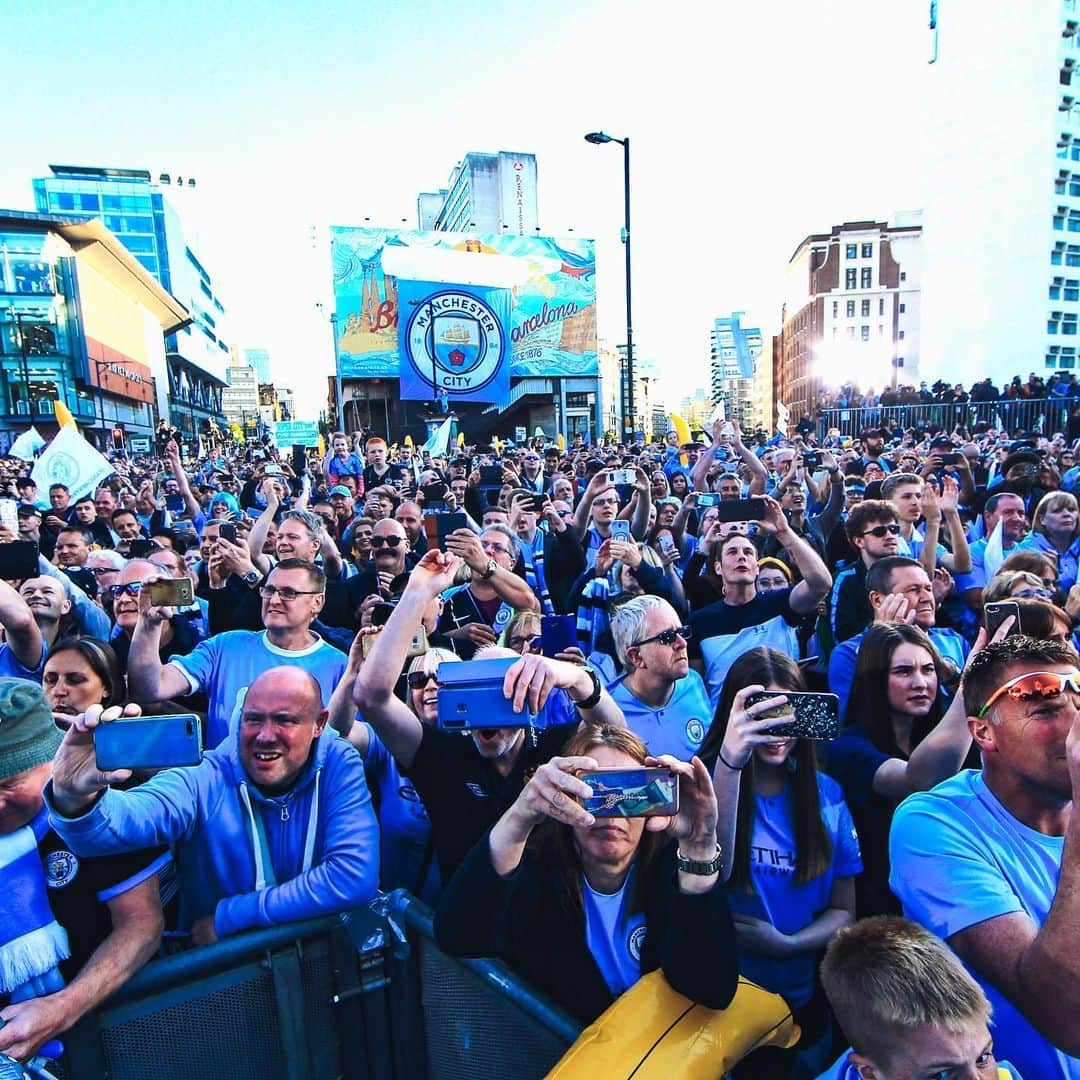 マンチェスター・シティFCさんのインスタグラム写真 - (マンチェスター・シティFCInstagram)「What a beautiful bunch you are 😍 #mancity」5月21日 20時05分 - mancity