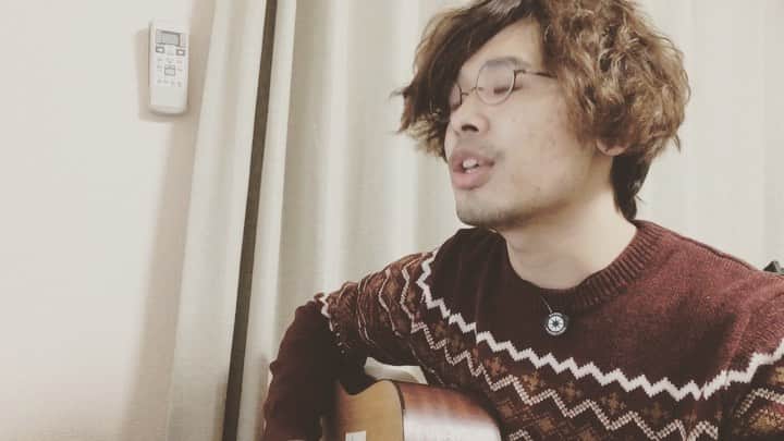 樋口和真のインスタグラム：「‪【カバー動画】‬ ・ ‪flumpool ‬ ‪春風‬ ‪人生で初めてカバーした曲っ‬ ・ ‪結構、難易度高い曲から‬ ‪やったなああ。笑 ・ ・‬ ・ 【君だけの歌を作るアーティスト】 ・ 《あなたの想いが歌になる…》 ・ こんちには！ オーダメイドソングライター樋口和真と申します！ 僕は、あなたの人生や想いを歌にして プレゼントする活動をしています！ ・ ・ 友人の誕生日や結婚式、 恋人への愛、 家族への感謝の気持ちを 歌にして届けてみませんか？ ・ ・ 実際に歌をプレゼントした時の動画はYouTubeにあります！！ ・ ・ 詳細、ご依頼、ご相談は 公式LINEにて随時受付中です！ 友だち追加から https://line.me/R/ti/p/%40zwy3164y  IDで「@zwy3164」と検索検索♪ ・ ・ 今なら友だち登録して頂くだけで 2018/01/02に行われた ワンマンライブの全15曲の 音源を無料でプレゼント！ ・ ・ きっと一生の思い出にすることを約束します！ ご依頼待ちしてます！！！ #君だけの歌を作ります #オーダメイドソングライター #オーダメイド #樋口和真 #毎日投稿 #弾き語り #カバー曲 #オリジナル曲 #歌 #作詞作曲 #YouTube #路上ライブ ‪#flumpool ‬ ‪#春風‬ ‪」