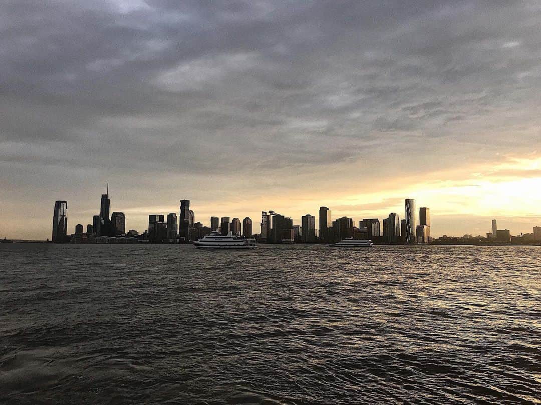 香華（KOuKA）のインスタグラム：「Early morning jog! Congratulations to all my friends (and all of you guys) graduating today, you’re all amazing I’m so proud of you!! 😘🔥❤️」