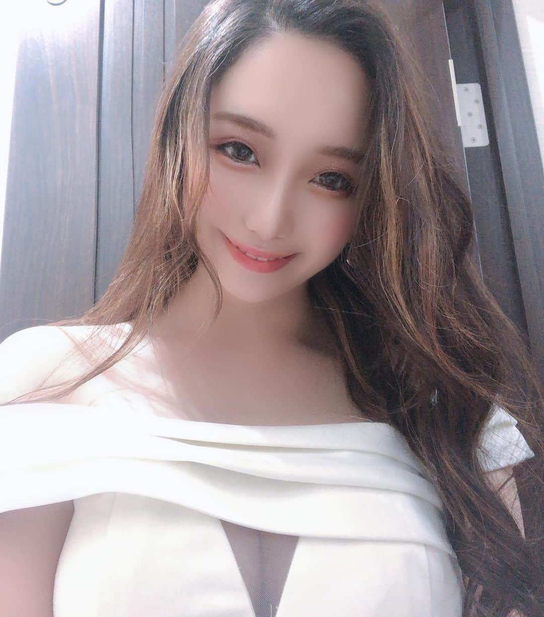 大石ほのかのインスタグラム：「出勤しました～🌼 . 今日は朝からジムいって友達のお買い物付き合ってばたばた朝活してた♪♪ . #instagood#likeforlikeback#likeforfollow#f#followforfollowback#follow4followback#かわいい#❤#ドレス#巨乳#おっぱい#飲み会#酒#夜遊び#ススキノ#ニュークラブ#フィリア#バルセロナグループ#キャバクラ#キャバ嬢#歌舞伎町#六本木#中洲#錦#栄#北新地#ミナミ#ホステス」