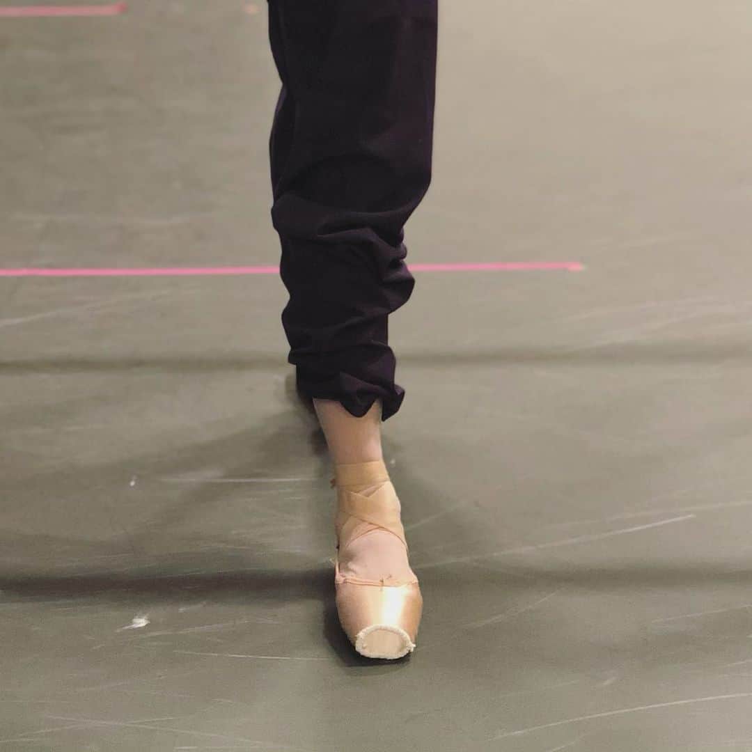 倉永美沙さんのインスタグラム写真 - (倉永美沙Instagram)「Back to the studio today. 今週はスタジオに戻ってリハーサル。#love #ballet #ballerina #stage #ballerinalife #happy #happiness #dance #art #幸せ #バレエ #バレリーナ #rehearsal #travellife #work #感謝」5月21日 20時27分 - misakuranaga