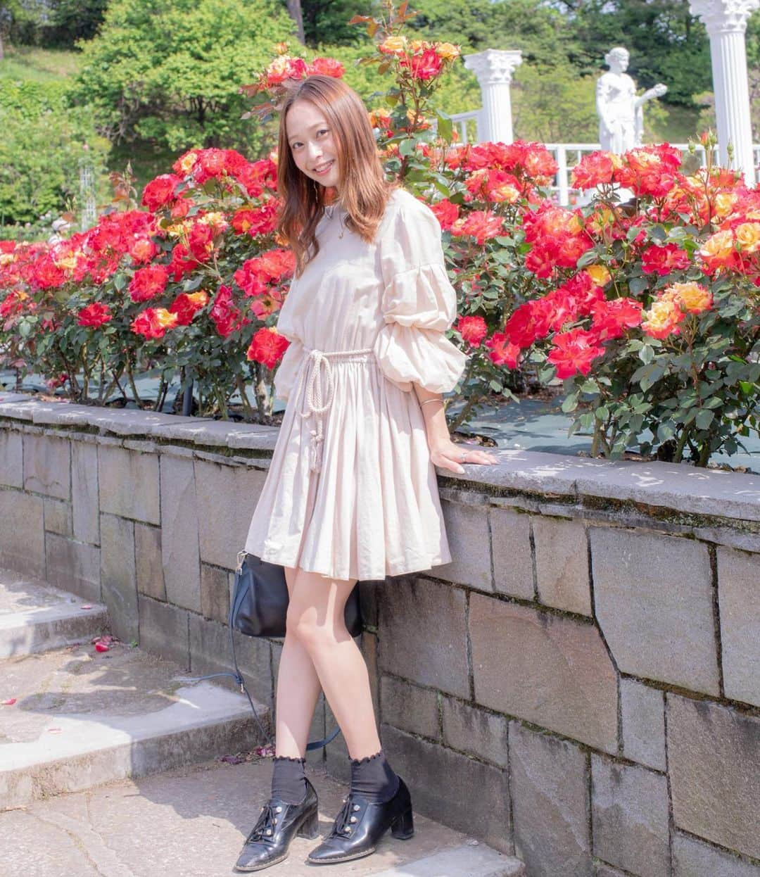 榊本麻衣さんのインスタグラム写真 - (榊本麻衣Instagram)「♡♡ . . バラ園でのcode👠✨ . . onepiece / #lilybrown shoes / #RANDA . . バラ園は色鮮やかやろうなと思って シンプルなベージュのワンピにしたよ❣️ . . この日の撮影も楽しかったなぁ🌹💗 . . #mai___fashion #mai___code#code #コーデ #コーディネート #coordinates #fashion #ファッション#春コーデ #outfit #ootd #お洒落さんと繋がりたい #可愛い #リリーブラウン #onepiece #ワンピ #ワンピース #shoes #ボリュームミニワンピ」5月21日 20時19分 - maipipii