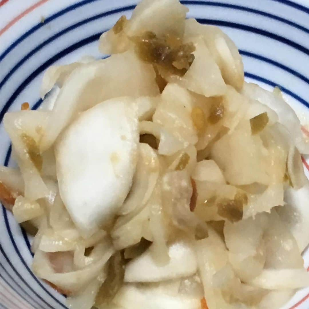 柳家さん生さんのインスタグラム写真 - (柳家さん生Instagram)「5/21晩ご飯作っただぁ〜 揚げ玉と高野豆腐の卵とじ 蕪のぼたんこしょう刻み味噌漬け和え 牛蒡と厚揚げのすき焼き風煮 薄揚げと蕪菜ご飯🍚。 #さん生 #蕪菜 #揚げ玉 #高野豆腐 #卵とじ #」5月21日 20時20分 - waraiguma1957