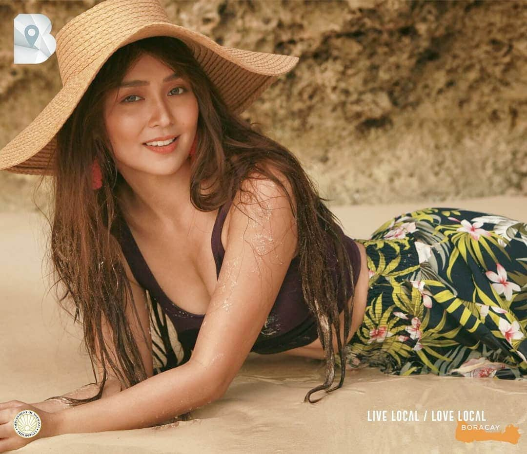 Kathryn Bernardoさんのインスタグラム写真 - (Kathryn BernardoInstagram)「Basking in the summer sun 👒 #BENCHEveryday」5月21日 20時20分 - bernardokath