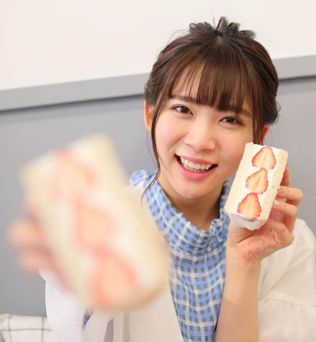 奈良未遥さんのインスタグラム写真 - (奈良未遥Instagram)「…🍓🥪→→ #NGT48 #ロケ生写真  #奈良未遥 おふしょっと 2019. May カフェ🍓」5月21日 20時22分 - mihapiyo._.48