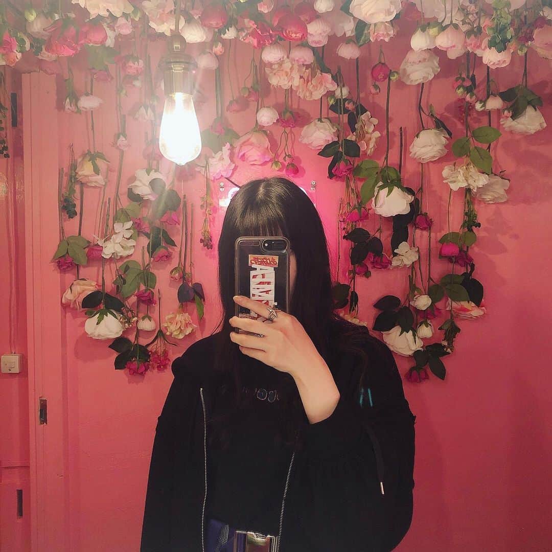 日下部美愛のインスタグラム：「🥀🥀🥀 . . #photo #japan #model #me #code #fashion #makeup #followme #instagood #camera #selfie #instadaily #dailylook #ootd #한국 #맞팔 #사진 #데일리 #데일리룩 #인스타사진 #인스타그램 #일본인 #패션 #패션스타그램 #오오티디 #ファインダー越しの私の世界」