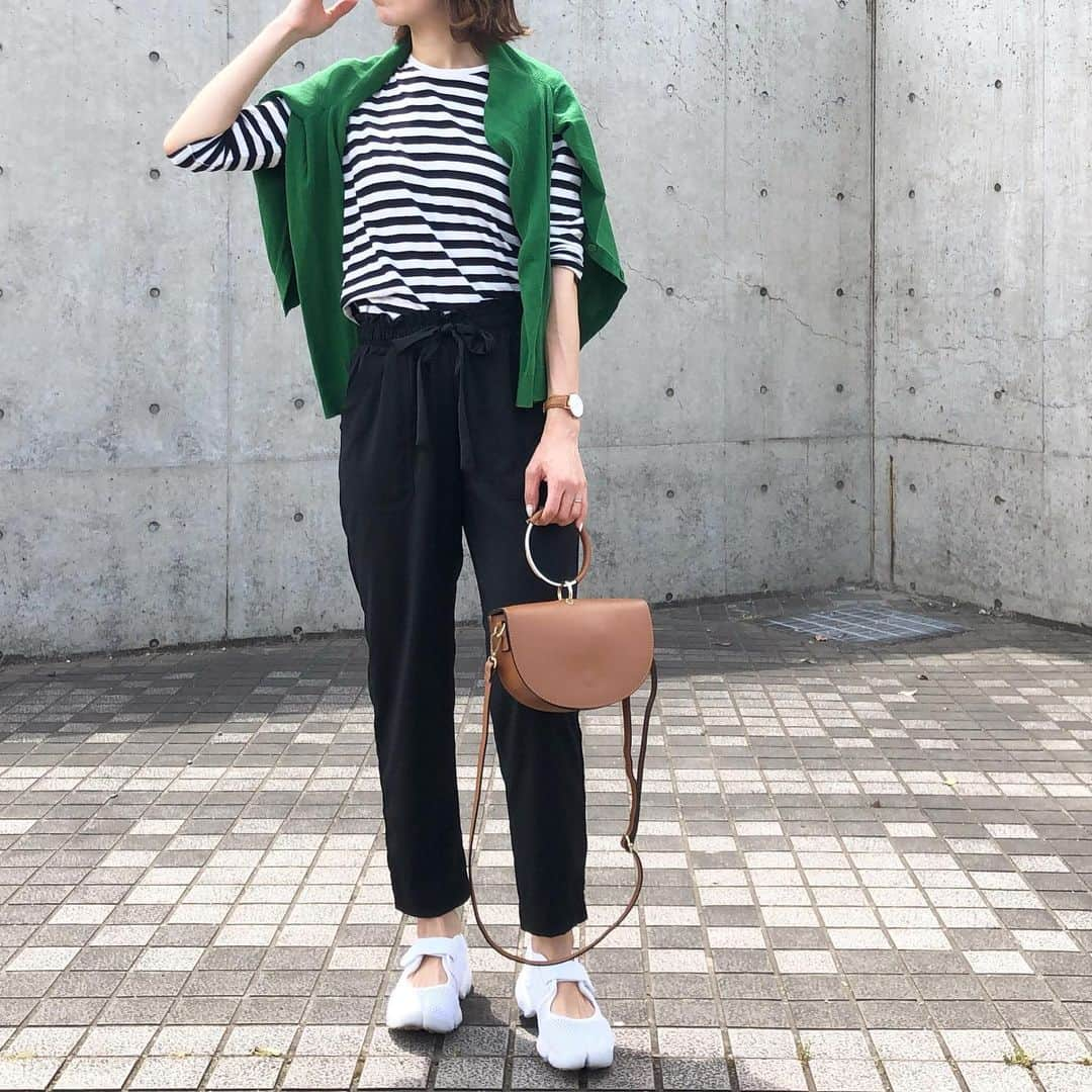 mmk__56さんのインスタグラム写真 - (mmk__56Instagram)「2019.5.21 . . この @zara のパンツめっちゃ楽❣️ ウエストゴムだし結構動いても膝も出にくい😆 その他は着回しです🙌🏻 . ボーダー… @muji_global  パンツ… #zara スニーカー… @nike #airrift . #ママコーデ#ママファッション#今日の服#今日のコーデ#着回しコーデ#プチプラコーデ#シンプルコーデ#ロカリ#大人カジュアル#locari#ootd_kob#mamagirl#mamagirl_sugotoku#エアリフト#ザラ#カジュアルコーデ#無印ボーダー」5月21日 20時29分 - mmk__56