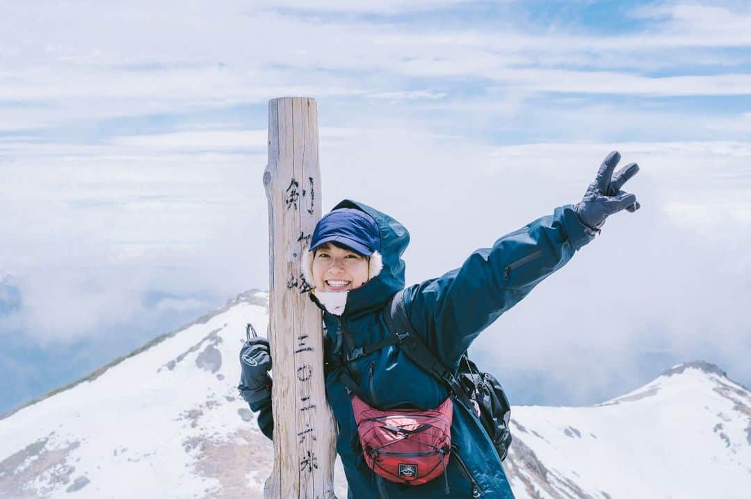 中村優さんのインスタグラム写真 - (中村優Instagram)「剣ヶ峰山頂🏔🍊💖 @orangebackpackers 📷by @mito_ichi  #乗鞍岳#剣ヶ峰#登山#雪山」5月21日 20時29分 - nkmr_yu