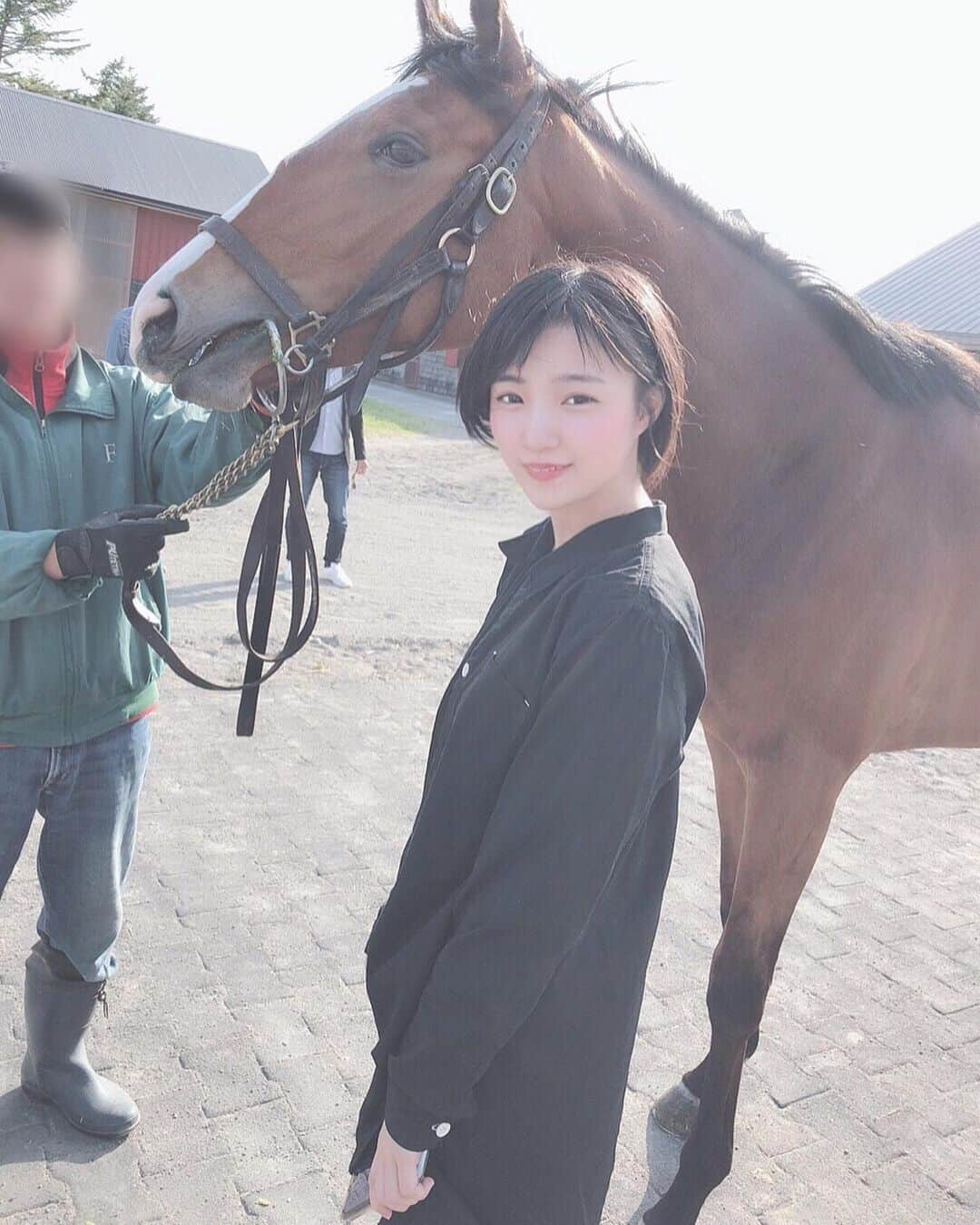 山崎美里衣のインスタグラム：「またね。いつも投稿見てくれてありがとう🦋 私の大好きな大切な人たちをよろしくお願いします。」