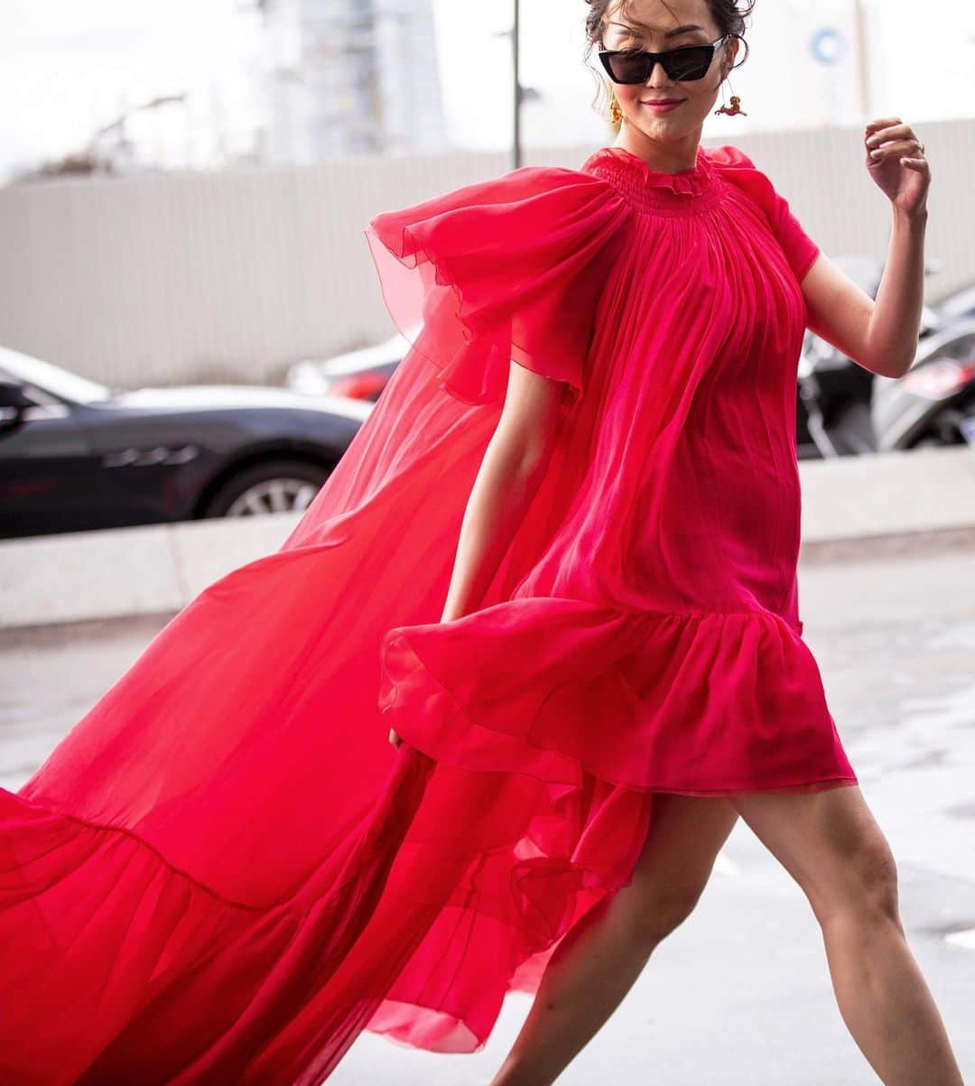 British Vogueさんのインスタグラム写真 - (British VogueInstagram)「Whether it's scarlet or strawberry, ruby or radish, tomato or traffic-stopping, who doesn't feel a million dollars in a red dress? From frou-frou frills to elegant wrap-around waists and billowing volumes, click the link in bio to shop #BritishVogue’s edit of the best scene-stealing red dresses for summer party season.」5月21日 20時46分 - britishvogue