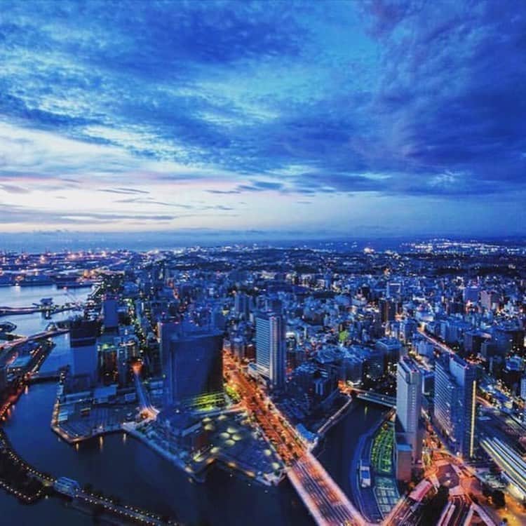 横浜ロイヤルパークホテルのインスタグラム：「【写真投稿キャンペーン受賞者発表】﻿ 写真投稿キャンペーンに、たくさんのご応募をいただき誠にありがとうございました！﻿ いよいよ、受賞者の発表です！﻿ 1枚目から順に最優秀賞、優秀賞、入賞と9作品をご覧いただけますので、ぜひご覧ください。﻿ 受賞者のみなさま、誠におめでとうございます！﻿ ※当選者の方へは、後日個別にご連絡いたします。 ﻿ ﻿ ＜最優秀賞＞1名様﻿ @_ma_gyuri 様（Instagram投稿）﻿ ﻿ ＜優秀賞＞3名様﻿ @na_mama0406 様（Instagram投稿）﻿ @miomio.hm 様（Instagram投稿）﻿ @yume_minatomirai 様（Instagram投稿）﻿ ﻿ ＜入賞＞5名様﻿ @reikaryuzaki 様（Instagram投稿）﻿ @kon_nu_1 様（Instagram投稿）﻿ Alvin Tee Fernandez様（Facebook投稿）﻿ https://www.facebook.com/photo.php?fbid=2660833910598455﻿ @cheeer117 様（Instagram投稿）﻿ @benihoppe_wedding 様（Instagram投稿）」