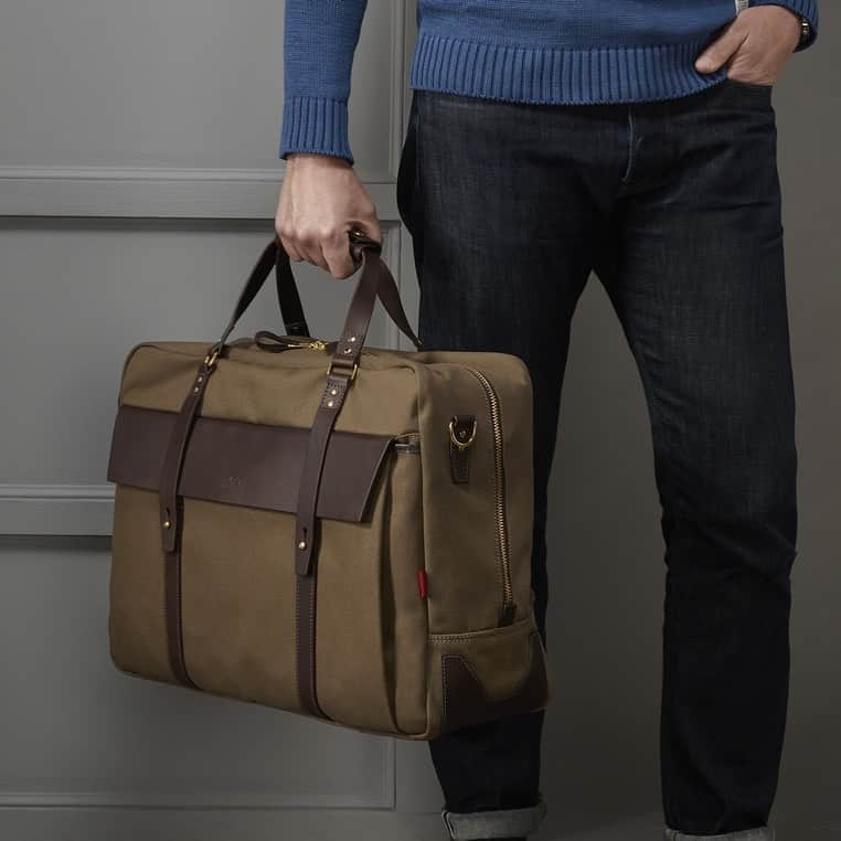 ジョンチャップマンのインスタグラム：「Great #fathersday #giftideas the Helmsdale #holdall 10% #promotion this week #madeinengland #handcrafted #bag #bags #luggage #menswear #menstyle #mensstyle #mensfashion #travel」