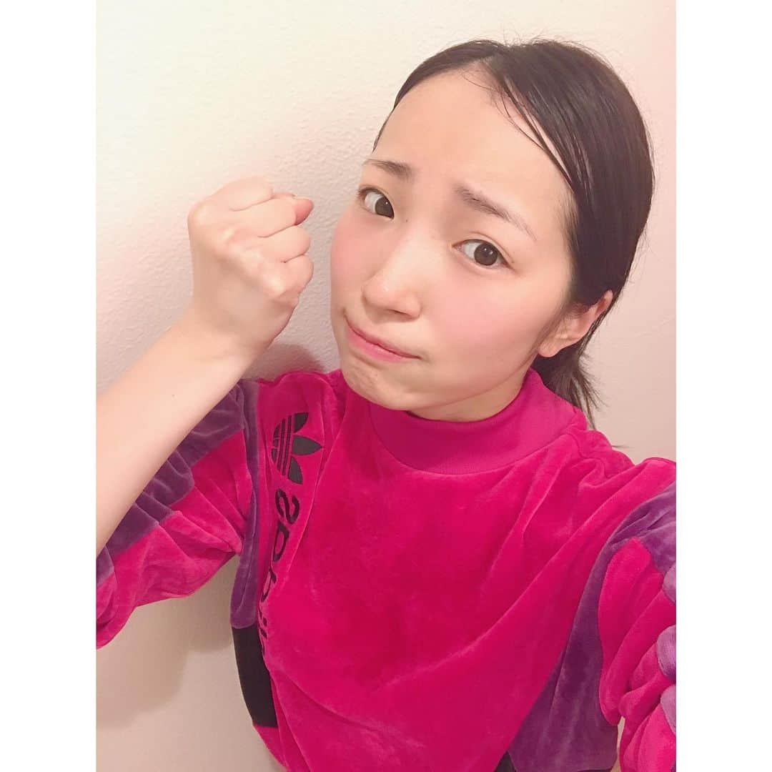 有明ゆなさんのインスタグラム写真 - (有明ゆなInstagram)「めちゃくちゃ汗かいた(｀・ω・´) 顔作ってみたものの… つづく。笑笑 . . . . #有明ゆな #トレーニング #トレーニングウェア #トレーニング女子 #トレーニングジム #筋トレ #筋トレ女子 #筋トレダイエット #汗だく #汗ダク #あせだく #アディダス #adidas #workout #すっぴん #スッピン #でこっぱち #デコッパチ」5月21日 20時58分 - ariake_yuna