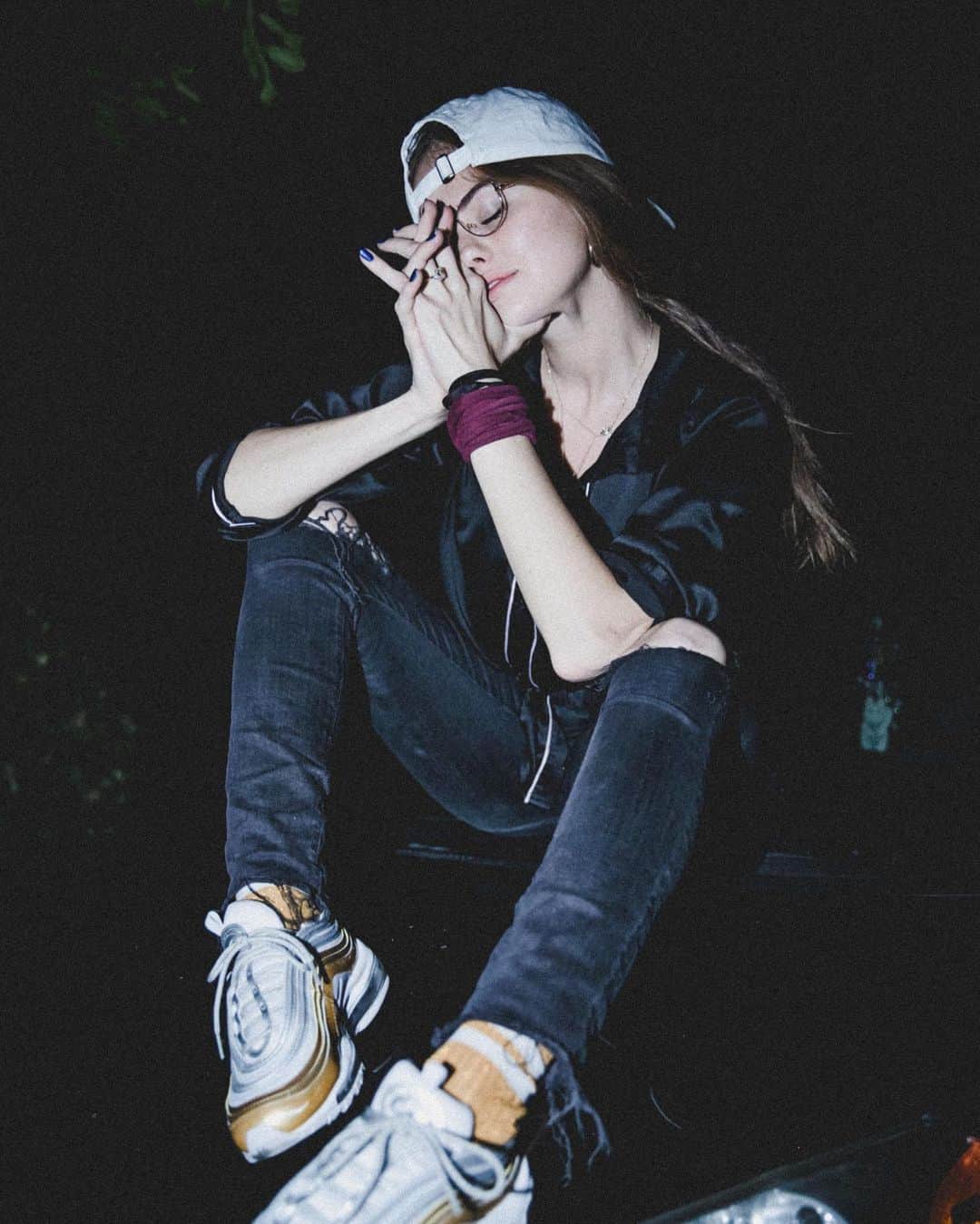 デビー・ライアンのインスタグラム：「young man??? pls get off my car!?」