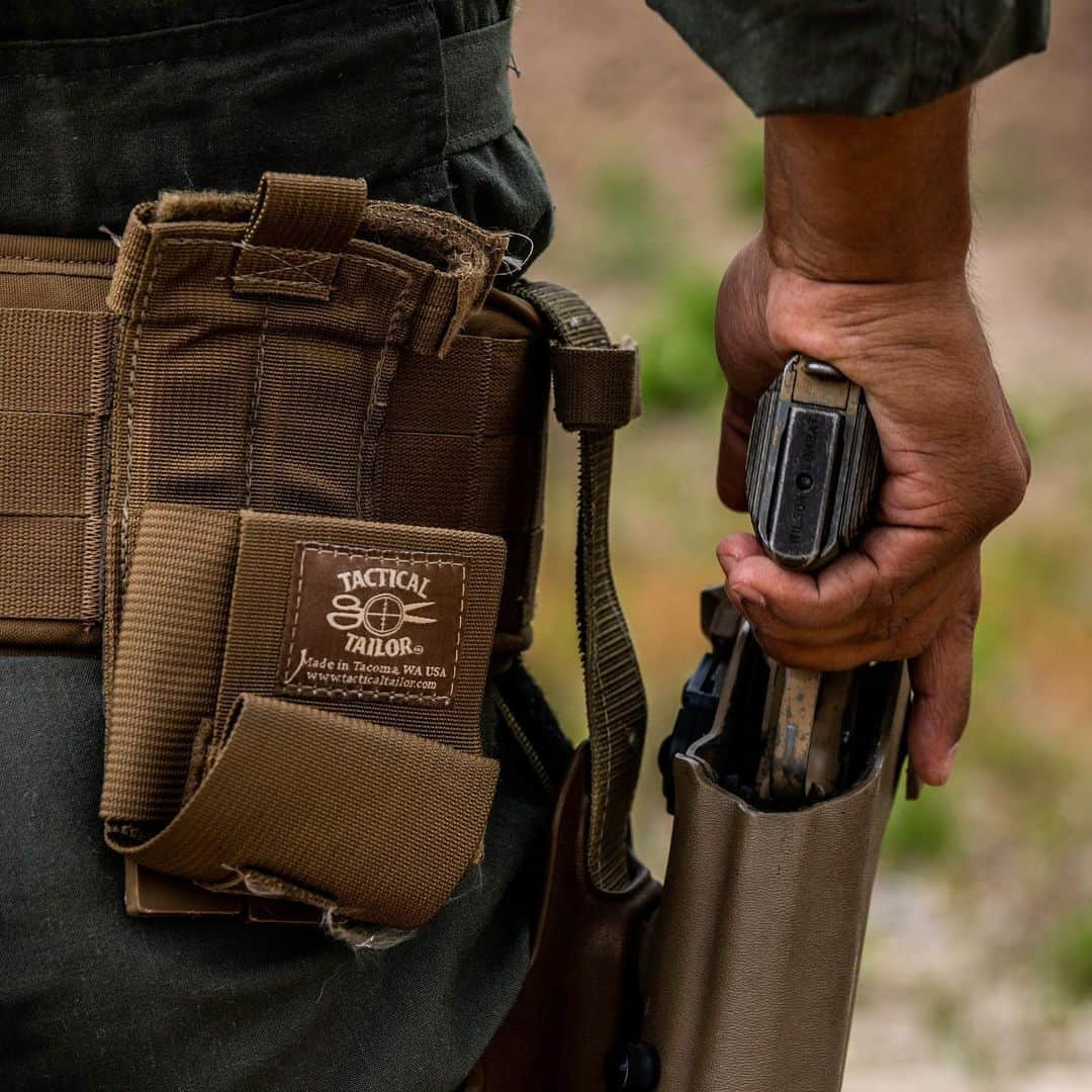 アメリカ海兵隊さんのインスタグラム写真 - (アメリカ海兵隊Instagram)「High Noon  Cpl. Nicolas Raubolt, a Marine Corps Air Station Miramar Special Reactions Team member, holsters his M1911 Service Pistol during training @mcasmiramarca. (U.S. Marine Corps photo by Sgt. Jake McClung)  #Marines #1911 #USMC #Pistol」5月21日 21時04分 - marines