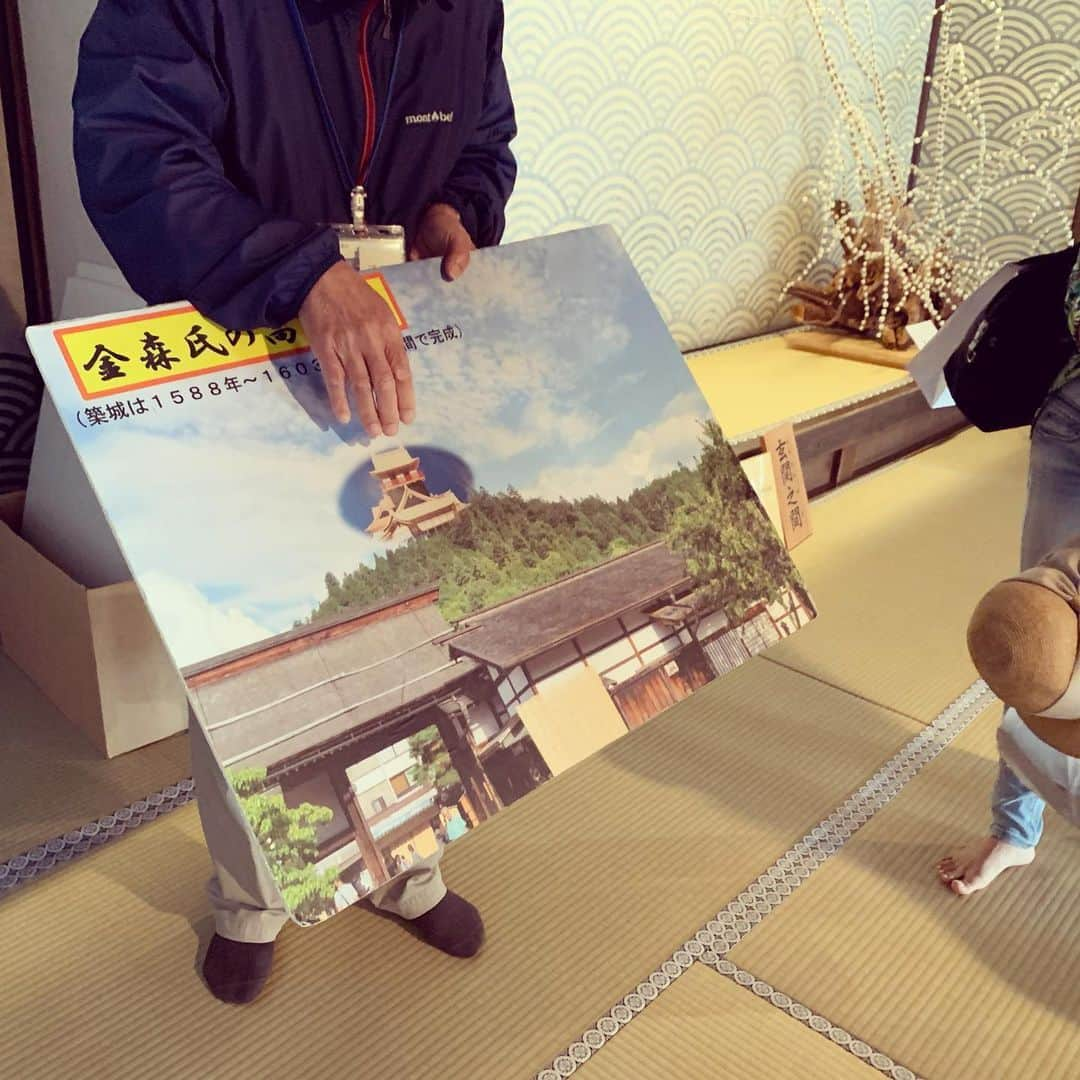 japantripさんのインスタグラム写真 - (japantripInstagram)「午前中は高山市の高山陣屋に行きました。 ガイドをして頂いたおかげで、建物や展示品への理解が断然違いました。 ストーリー性のある解説は大切ですね。  #unseenjapan  #takayama #高山陣屋  #gifu  #高山  #高山駅 #江戸時代  #聖地巡礼 #舞台めぐり  #takayamaoldtown  #カメラ好きな人と繋がりたい  #写真を撮るのが好きな人と繋がりたい  #カメラ女子  #雪  #snow  #winter  #instatrip #雪の中 #instapicture  #instatravel」5月21日 21時12分 - japanculturalheritage