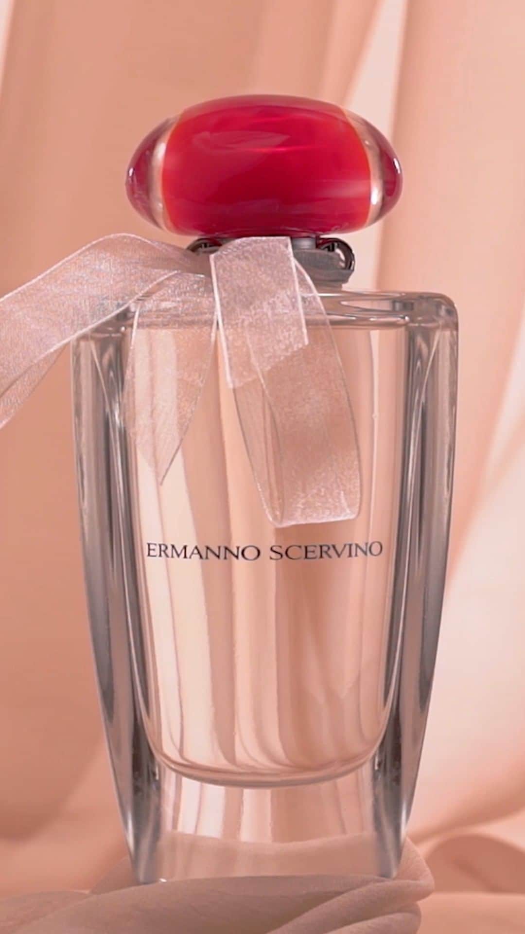 のインスタグラム：「Face of the fragrance and protagonist of the ADV Campaign shot by Mikael Jansson, Cosima Auermann encloses the charm of the great divas of the past in a modern way. #ScervinoFragrance」