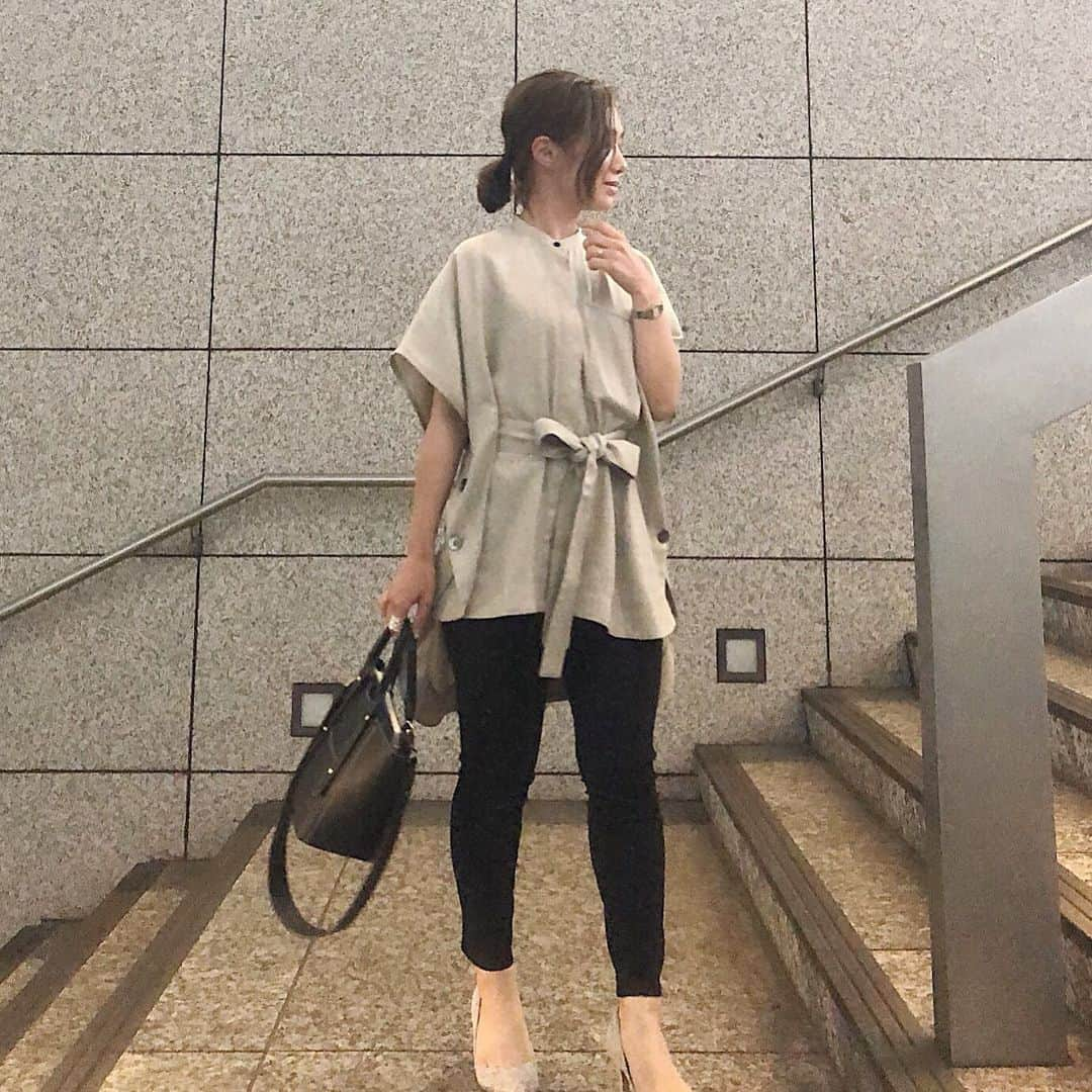 ryokoさんのインスタグラム写真 - (ryokoInstagram)「* #coordinate tops @lephil_official denim @uniqlo @uniqlo_ginza bag @lavishgate shoes @piche_abahouse_official * 先日ポップアップに行ってきた @lephil_official でお買い物したトップス☆ すごく素敵で一目惚れしたもの✨ * 気になる二の腕や腰回りをほんと自然にカバーしてくれて それでいてデザインも可愛いくて❤︎ * 着てると必ず褒めてもらえる！ 全く褒めてくれない&ファッションに興味がない旦那さんにも 褒められたから嬉しかったなー❤︎ * * * #lephil #uniqlo #uniqloginza #uniqlolifewear #lavishgate #picheabahouse #fashion #locari #mamagirl_sugotoku #ルフィル #ユニクロ #ユニジョ #コーデ #コーディネート #デニムコーデ #着回しコーデ #ママコーデ #きょコ #通勤コーデ」5月21日 21時42分 - ry.0123