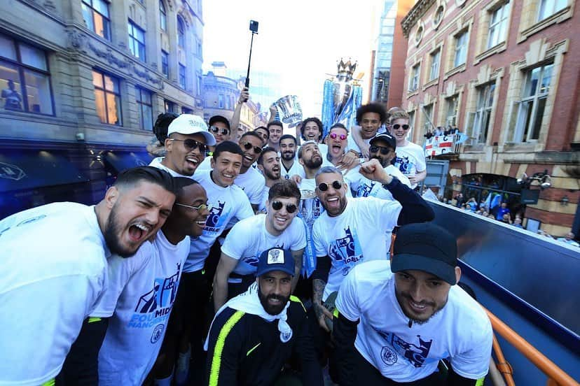 ニコラス・オタメンディさんのインスタグラム写真 - (ニコラス・オタメンディInstagram)「#Mánchestercity 🎉🎊 🏆🏆🏆🏆 #premierleague  #carabaocup #facup #communityshield」5月22日 3時18分 - nicolasotamendi30