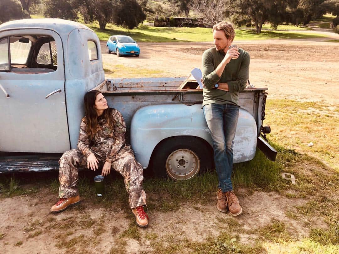 レイク・ベルのインスタグラム：「🐓SEASON FINALE TONIGHT🐓 Thanks @daxshepard for being an epic comedy partner. Keen to keep the party going another year. @blessthismesstv @abcnetwork」