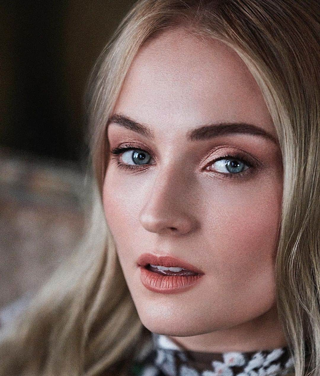 Hung Vanngoさんのインスタグラム写真 - (Hung VanngoInstagram)「@sophiet for @s_moda 🧡💫⚡️✨. 📷 @jackwaterlotstudio 👗 @nataliabengoechea 💇 @cwoodhair 💄 @hungvanngo  #SophieTurner #XMen #DarkPhoenix #GamesOfThrones」5月21日 21時48分 - hungvanngo