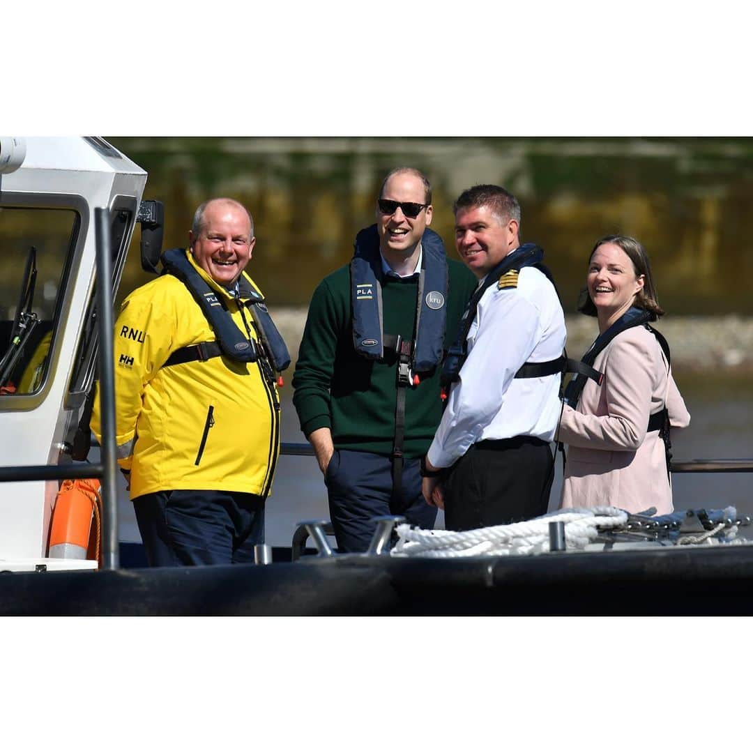 ウィリアム（ケンブリッジ公）さんのインスタグラム写真 - (ウィリアム（ケンブリッジ公）Instagram)「The River Thames has defined London throughout its history. It is a place of work for many, and of great enjoyment for others.  But we must not forget about the dangers the river poses.  I was struck to learn that around 700 incidents take place along the Thames annually where people’s lives are at risk, either through accidents or as the result of suicide attempts.  And each year, there are sadly more than 30 fatalities on the river.  I have just been meeting with families who have lost loved ones on the river.  Their stories are heart-breaking reminders of how important all your work is to keep the river safe.  Every life lost and every life-changing accident is one too many.  And that is why you are all gathered here today, to raise awareness of these dangers, and to work together to prevent them.  Prevention includes practical measures to save lives. Providing and maintaining life-saving equipment along the river, and reducing opportunities to enter the Thames, is very very much needed. I saw some of that today on my journey here along the river.  Prevention also includes the vital work done by so many front line staff. They help to keep the Thames safe, day in day out, in all sorts of weathers. I’m really pleased to have met some of these staff today, and to have heard about their dedication to prevent loss of life on the river.  And of course prevention involves all Londoners. Everyday people, going about their commute or on their journey to the pub, have a hugely important role to play. Don’t be afraid to stop and intervene if you see someone who might be considering taking their own life.  I am really pleased to be here today to help you launch #SaferThames, a hugely important piece of work to keep people safe and prevent drowning on the River Thames.  The Drowning Prevention Strategy has been designed by the Port of London Authority, The Metropolitan Police, London Fire Brigade, RNLI, London Ambulance Service and the Maritime & Coastguard Agency.  These agencies all work along the Thames, from Teddington to the North Sea, and have united to create the campaign to help tackle the problem. Visit pla.co.uk to find out more. 📷PA/Kensington Palace」5月21日 21時48分 - princeandprincessofwales