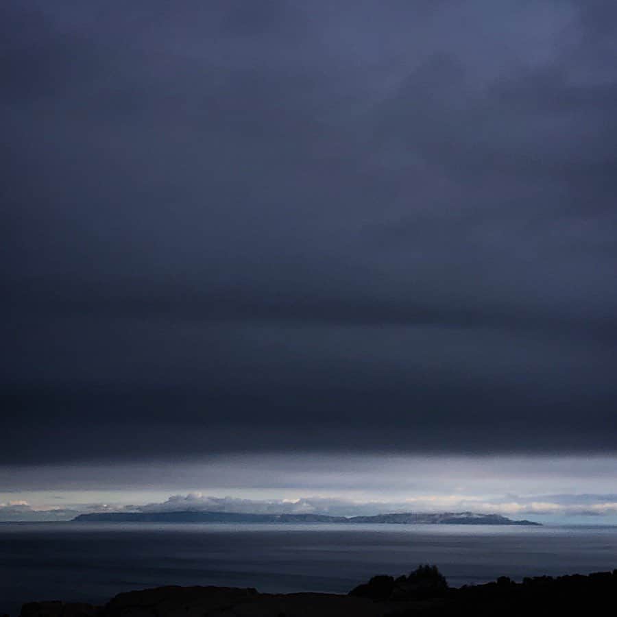 thephotosocietyさんのインスタグラム写真 - (thephotosocietyInstagram)「Photo by Ivan Kashinsky @ivankphoto | Santa Catalina Island is seen from the Santa Monica Mountains, in California, at dusk. The Native Americans who first settled there called it Pimugna or Pimu.」5月21日 21時50分 - thephotosociety