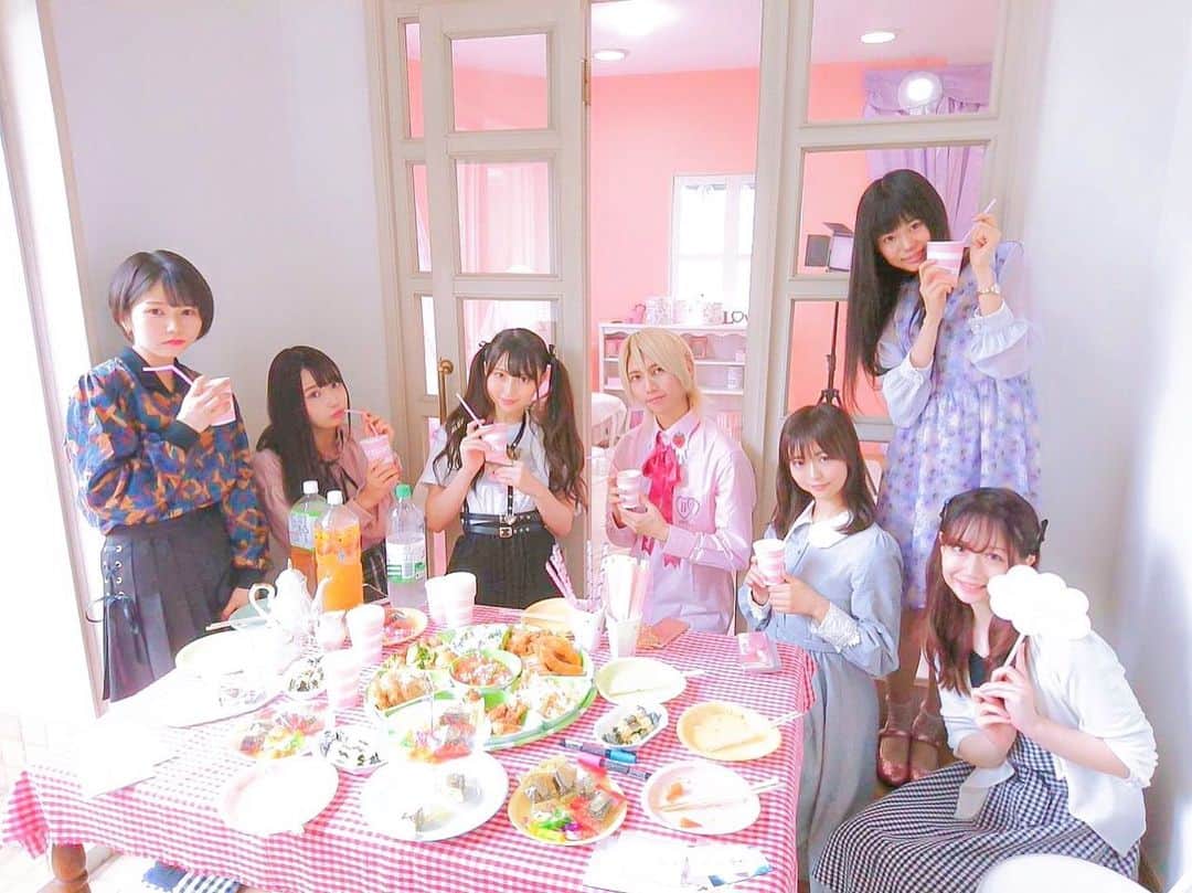 江崎びす子さんのインスタグラム写真 - (江崎びす子Instagram)「#AtelierFuwary Invitation party*°♡ 行ってきました🎀✨ 外も中もすっごい可愛いスタジオでした💕  超楽しいパーティだった☺️ ドシャ降りの雨でしたが、行ってよかった〜💖」5月21日 21時55分 - bisukoezaki