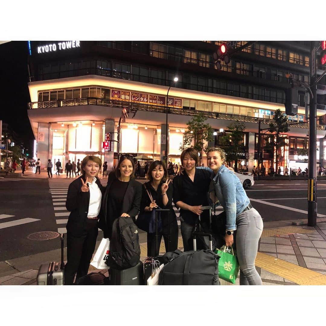 マチルド・グロさんのインスタグラム写真 - (マチルド・グロInstagram)「Such a good diner in Kyoto with beautiful girls 😍 With @natashahansen01 @nomo_rena @arkw_hkr @ozakimutsumi 🤗👯‍♀️ • • • • Now back to Izu for training 2 days and after last race !😉💪🏻 #friends #girlskeirin #track #trackcycling #passion #pushyourlimits #japan #enjoy #goodmoments 🇫🇷🇯🇵🇳🇿」5月21日 21時57分 - gros_mathilde