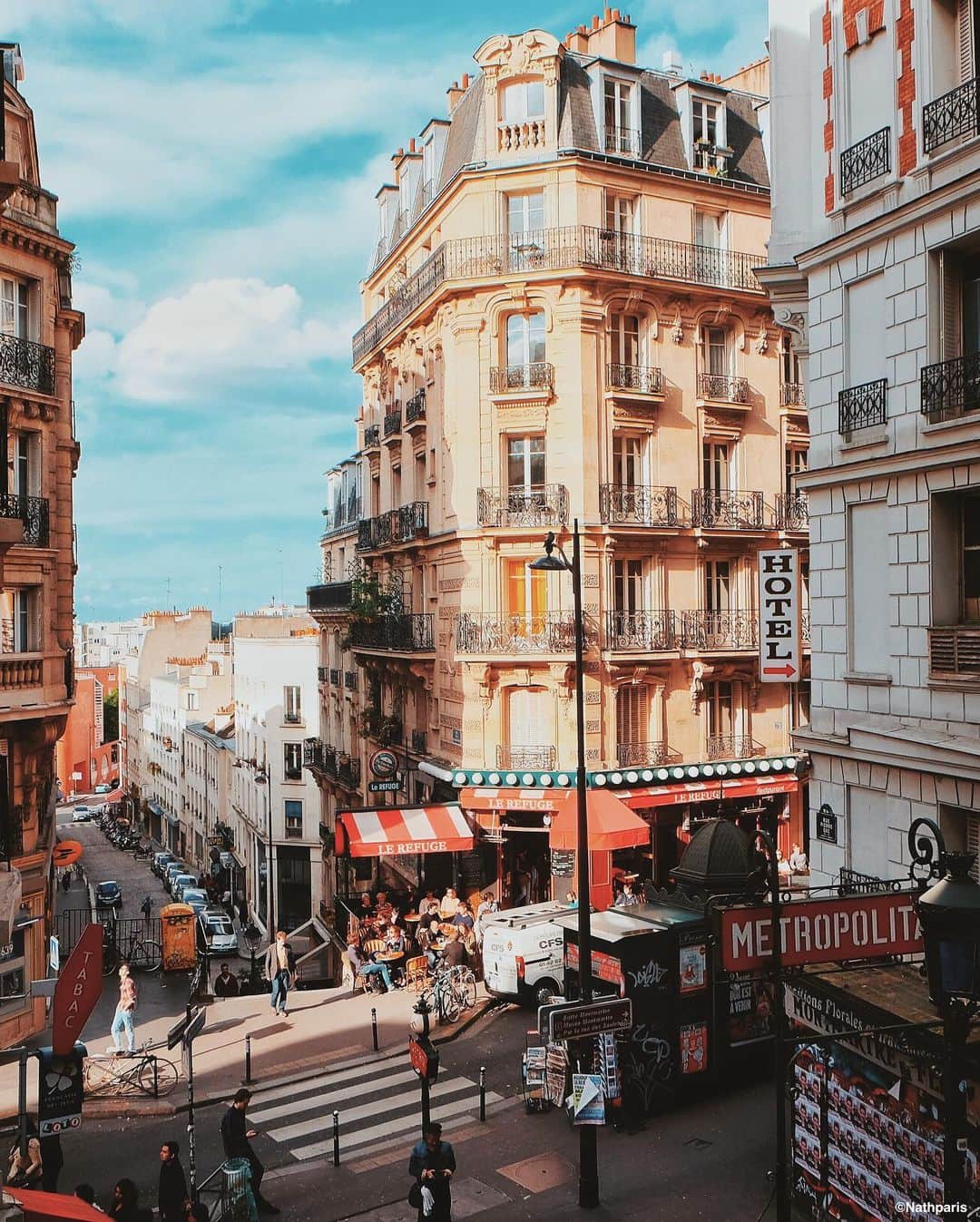 nathparisのインスタグラム：「Streets of #Montmartre #paris」