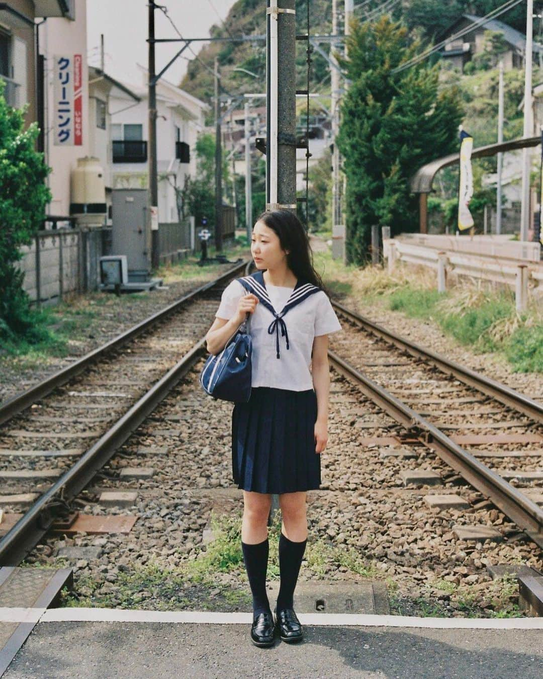 斎藤なりさんのインスタグラム写真 - (斎藤なりInstagram)「若葉のころ . #東京少女 #セーラー服 #下北女子」5月21日 21時58分 - nari_eye