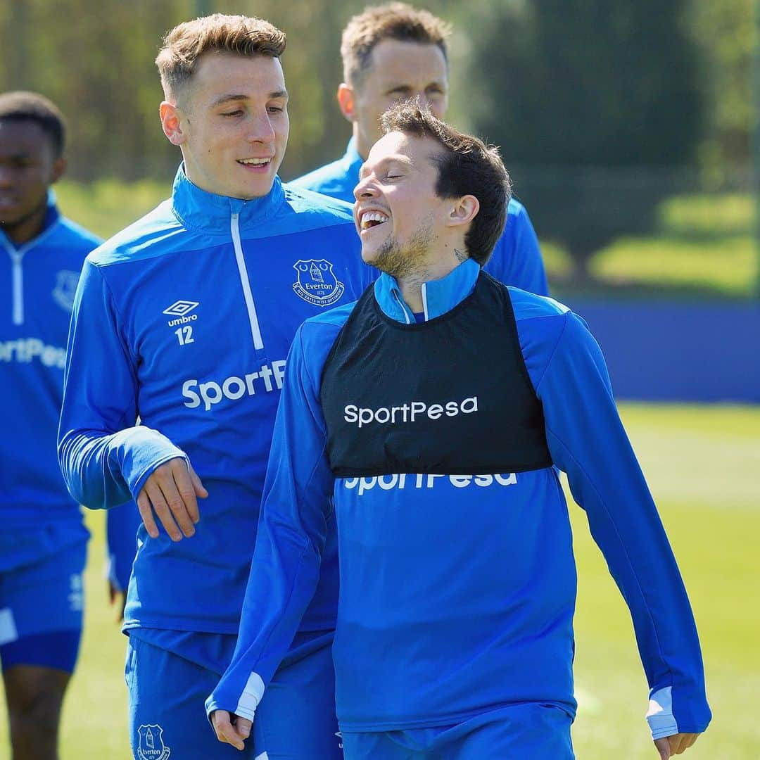 エヴァートンFCさんのインスタグラム写真 - (エヴァートンFCInstagram)「@bernard: Always magic, always smiling. 💫😁 • • • #bernard #bernardduarte #everton #efc #coyb #blues #toffees #nsno #goodisonpark #premierleague #pl #brazil #brasil #cbf」5月21日 21時59分 - everton