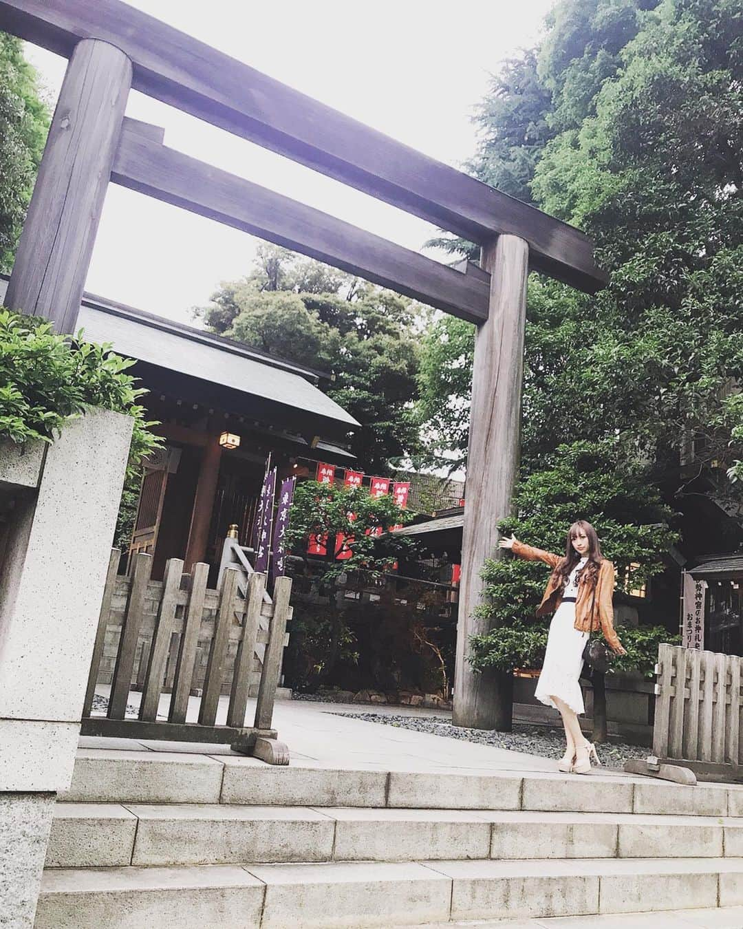 優姫ゆいなさんのインスタグラム写真 - (優姫ゆいなInstagram)「#東京大神宮 にお礼参りに行ってきました✨ 東京のお伊勢さんって呼ばれる東京大神宮は縁結び、心結びって人との縁を繋いでくれるから伊勢神宮に行けなかった年は1回はいくの⛩⛩ 。 神社って不思議で入るとスっと風がふくんだよね🤔 何年か前から神社が好きになったんだけど、調べると奥が深い！！ 漫画もそうゆうものを読むようになったし📕✨ ぜひ行ってみて欲しいですね😊💕 ☆ ☆ #ヴェルージュ#verouge#東京#新宿#歌舞伎町#名古屋#栄#錦#岐阜県#岐阜市#柳ヶ瀬#多治見市#キャバクラ#キャバ嬢#love#お酒#アルコール#follow#Instagram#ゆいな#優姫ゆいな#コスプレ#レイヤー#夏目友人帳#ぎんぎつね#いなりこんこんこいいろは#このはな綺譚」5月21日 21時59分 - yuina_az