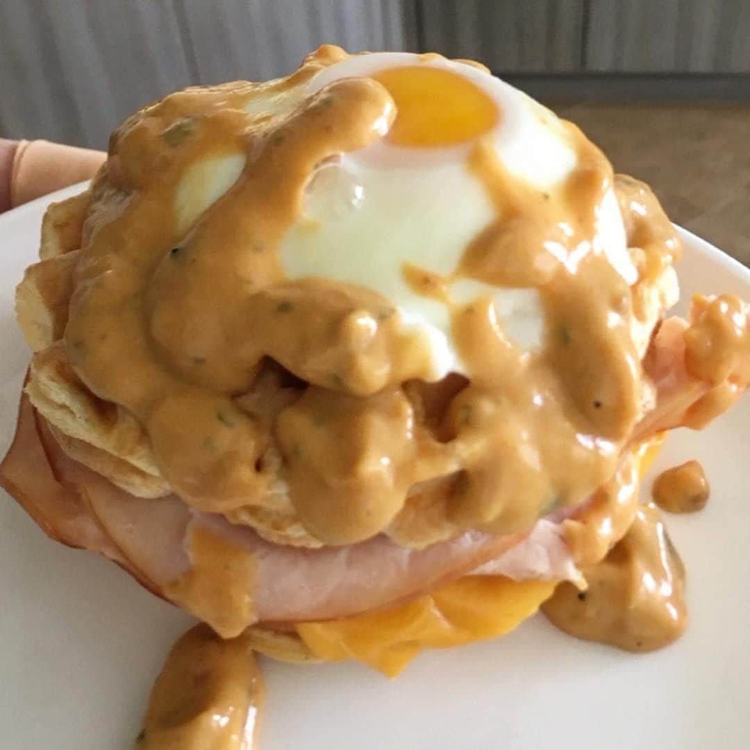 Flavorgod Seasoningsさんのインスタグラム写真 - (Flavorgod SeasoningsInstagram)「⠀ CHEESY TURKEY & EGG WAFFLE SANDWICH 🧀🧀⠀ -⠀ By @minitomighty using #flavorgod Cheese Seasoning!!⠀ -⠀ "I made this to have for lunch today and it was so delicious seen my girls @flexibledieting4lyfe @laurenfitfoodie @jennlray doing their waffles with quesos cheeses dips and what not that I wanted to make my own! Used @traderjoes queso dip which if you guys haven’t tried you def should! It’s awesome and the macros fantastic. The sandwich is 2 waffles (the recipe made 4) ⠀ With some smoked turkey breast, a Velveeta slice , a poached egg on top and the queso dip! ⠀ WAFFLE RECIPE ⠀ 150g egg whites ⠀ 7F coconut flour ⠀ 10g @allamericannutritionco all purpose mix ⠀ Seasonings I used @flavorgod Cheese seasoning and butter seasoning mixed in the batter of the waffles⠀ ⠀ TOPPINGS ⠀ 1 slice Velveeta original ⠀ 56g smoked turkey breast⠀ 1 poached egg⠀ 30g Trader Joe’s queso dip ▪️Mix your waffle ingredients and make them as usual⠀ ▪️After I put in the waffles with turkey and the cheese slice in toaster oven in broil setting until cheese melted⠀ ▪️Top with the poached egg and the queso!!!"」5月21日 22時00分 - flavorgod