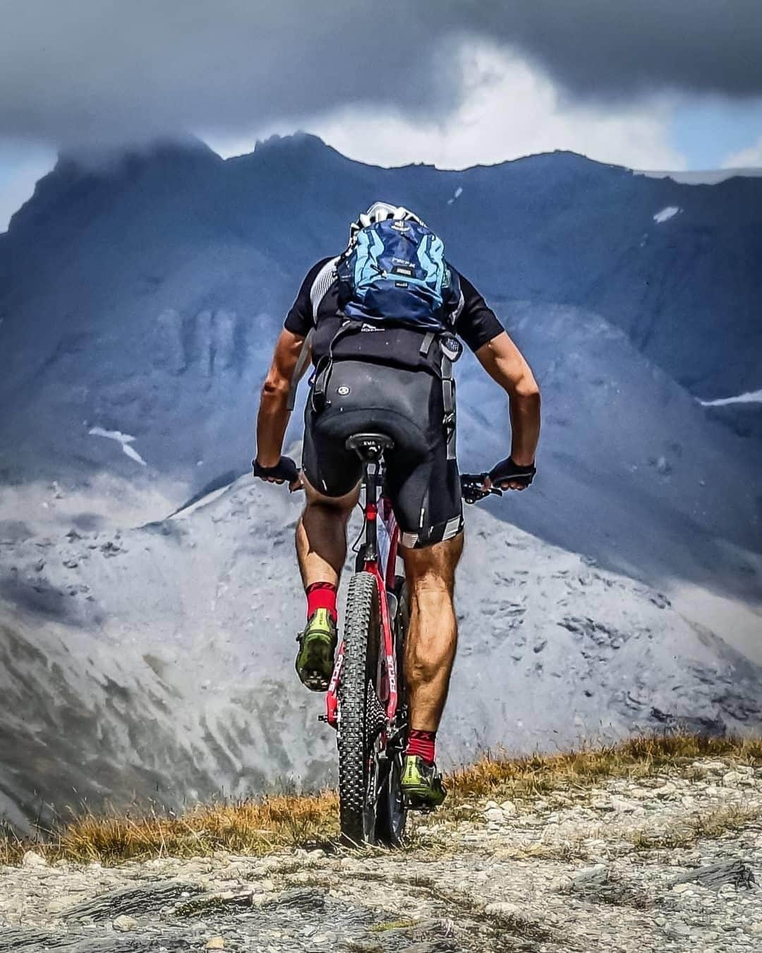 ドイターさんのインスタグラム写真 - (ドイターInstagram)「"My favorite cycling part is riding up high mountains (Flying them down also of course, like everyone..!)" (Location: Susa, Italy) ---- Thanks, @biketripsbe (📸 by @schoofsjan) for showing us where you #traveltheworld with Deuter #Race ----- Please tag #deuter to be featured. We love to see where you Deuter! ----- #beactive #deuter #deuterbackpack #outdooradventure #livewithoutlimits #backpackerslife #neverstoptravelling #explorenation #explorersclub #liveyouradventure #wanderout #bicycletouring #bikinglife #mountainbiking #mountainbike #mtb #mtblife #cycling #bikelife #cyclinglife #downhill #bicycle #mtblove #freeride #instabike #cyclist #dirttrails」5月21日 22時00分 - deuter