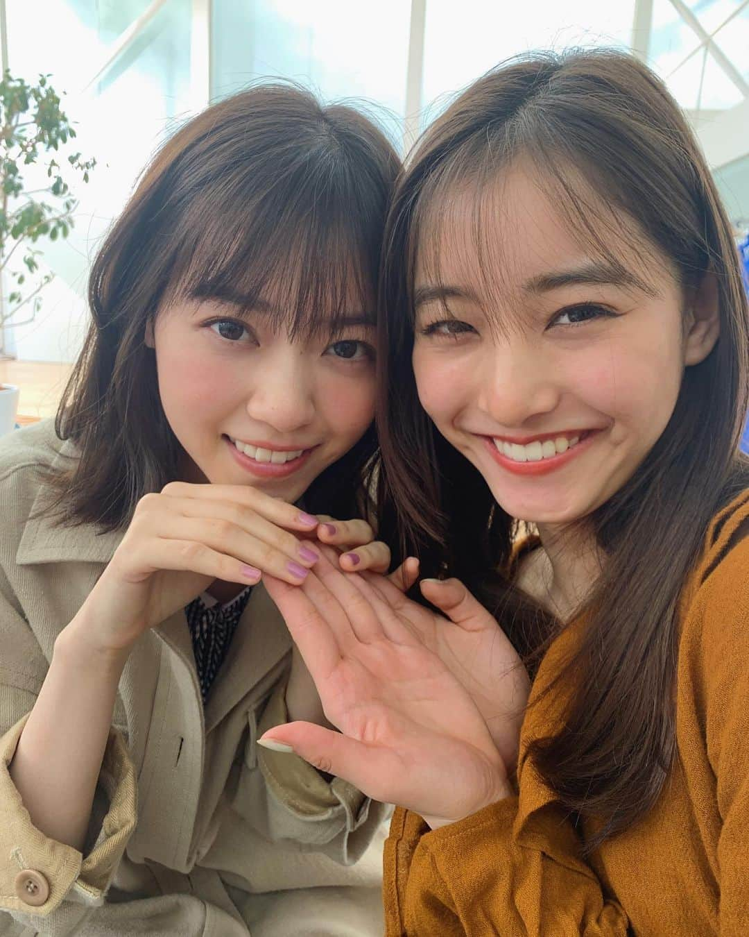 新木優子さんのインスタグラム写真 - (新木優子Instagram)「久しぶりのなぁちゃん♡ 撮影が一緒になったのはほんっとうに久しぶりで😳 同じ企画の撮影でした☺️ #nonno 是非チェックしてください〜！ 一緒にみんなでお昼も食べて楽しかったな〜♪ 手を差し伸べたらそっと手を添えてくれた可愛すぎるなぁちゃん🤤♡」5月21日 22時08分 - yuuuuukko_