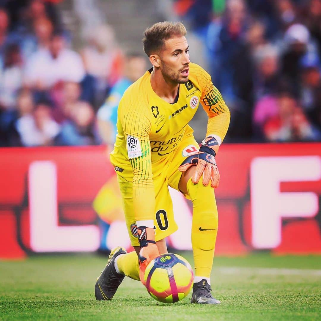 リーグ・アンさんのインスタグラム写真 - (リーグ・アンInstagram)「✅ Léo #Dubois et Mike #Maignan appelés pour la première fois 👕 5 clubs de #Ligue1Conforama représentés 🦁 L'#OL est le club le mieux exposé avec 3 éléments 👏 Félicitations aux 8️⃣ joueurs du Championnat sélectionnés par Didier Deschamps 🇫🇷 #FiersdEtreBleus」5月21日 22時14分 - ligue1ubereats