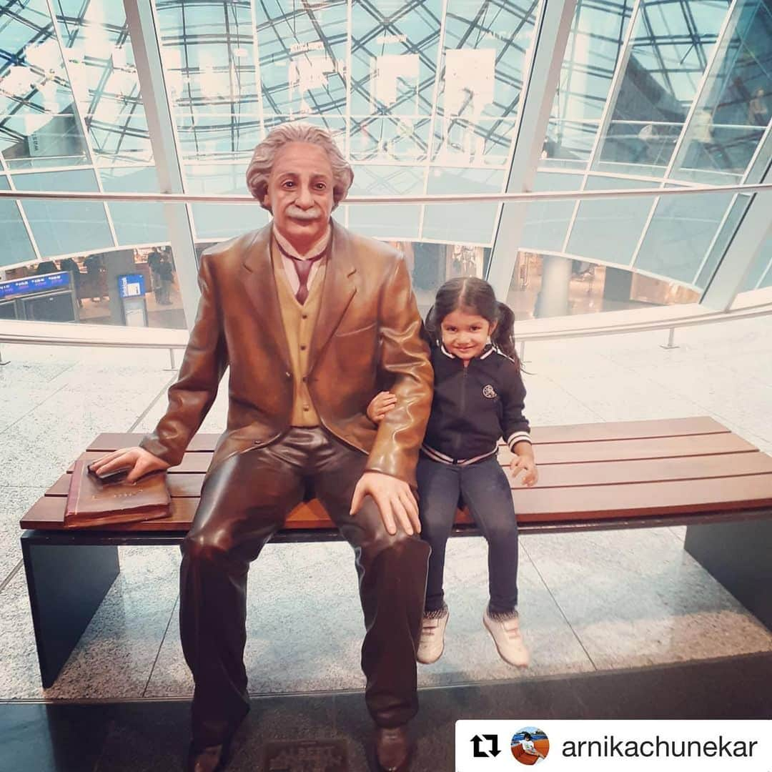 アルベルト・アインシュタインさんのインスタグラム写真 - (アルベルト・アインシュタインInstagram)「Seen at the Frankfurt Airport. #Repost @arnikachunekar with @get_repost ・・・ Albert's got some company.. #alberteinstein #frankfurt #offtonewark #babymodel #babyswag #cutenessoverload #loveforever #touchwood #instababies #instafamous #instasmile #instaclick #awesomekids #instababies #frankfurtairport #germany🇩🇪」5月21日 22時14分 - alberteinstein