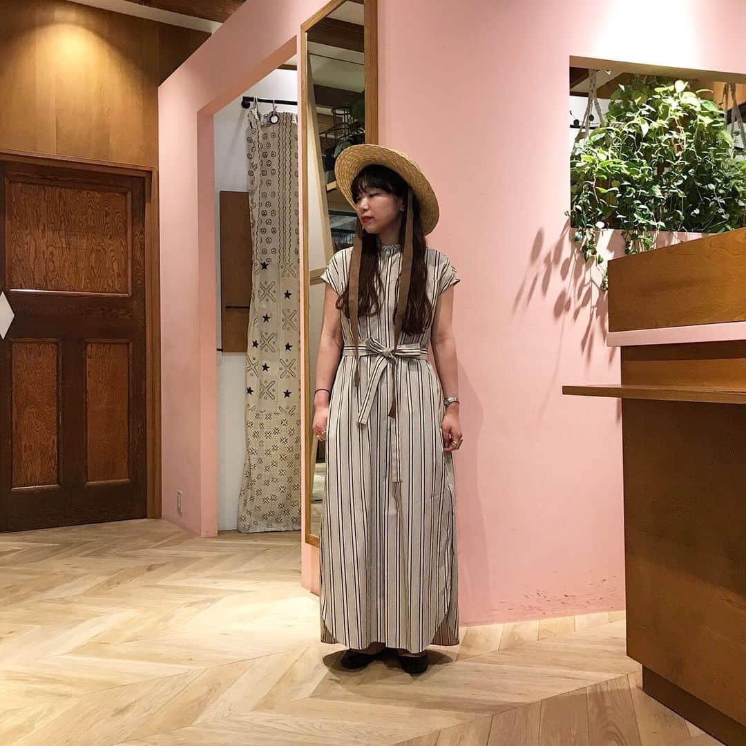 FREAK'S STORE渋谷さんのインスタグラム写真 - (FREAK'S STORE渋谷Instagram)「【 Lady's Styling 】﻿﻿ ﻿ ﻿﻿ ［ item ］﻿﻿ washed egyptian cotton-twill sleeveless shirt dress  no.313-307-0001-0 color: beig stripe﻿ ¥36,000+tax / @unfil_516 ﻿﻿ ﻿ ﻿ model: Ueda(160cm)﻿ ﻿﻿ #unfil #unfil_tokyo﻿﻿ #freaksstore #freaksstore19ss ﻿﻿ #freaksstore_shibuya_ladys﻿」5月21日 22時18分 - freaksstore_shibuya