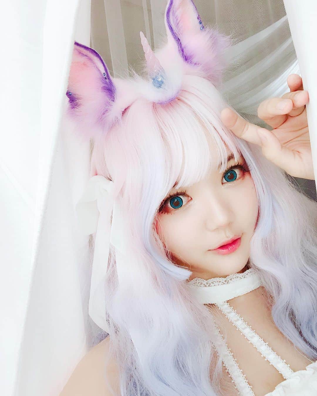 YingTzeさんのインスタグラム写真 - (YingTzeInstagram)「Today’s Photoshoot ! 🌸✨ I call today’s look “ Sleeping Unicorn “. ( because I like to sleep 😂) If you can name this look , what would you name it ? _ Planning to have more photo sets in June for my Patreon because it’s my birthday month ! ❤️✨ Hope to squeeze in more photoshoots before end of May ~ there will be more original looks for June ! ▶️ www.patreon.com/yingtze _ Live stream will be back on Wednesday - Sunday Night at 9pm (GMT+8). See you tomorrow !  _ #blessed #ytzoriginals #ifairy #ifairylens #kemonomimi #unicorn #unicornhair」5月21日 22時29分 - yingtze