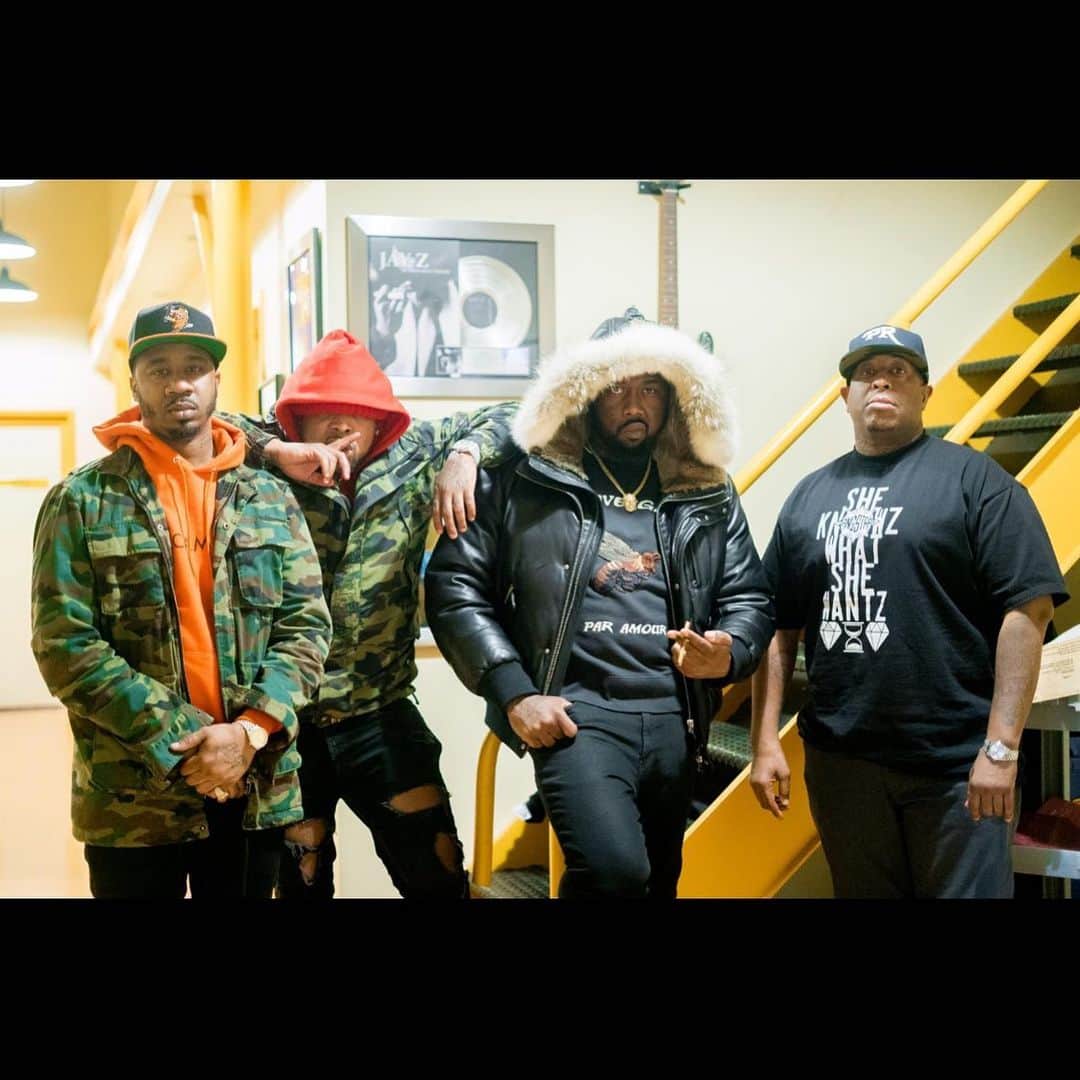 DJプレミアさんのインスタグラム写真 - (DJプレミアInstagram)「MY NEW SINGLE "HEADLINES" Featuring Conway The Machine, Westside Gunn, and Benny The Butcher OUT NOW!! #GxFR @paydayrecords @westsidegunn @whoisconway @getbenny CHECK THE SWAY INTERVIEW... [LINK IN MY BIO] 📸 @crownedyb」5月21日 22時30分 - djpremier