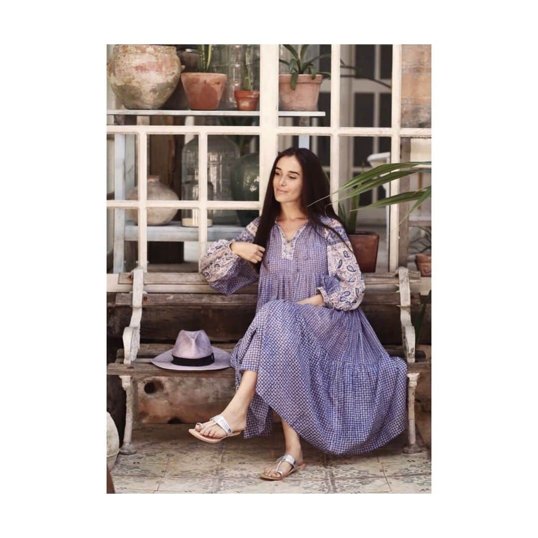 マッタさんのインスタグラム写真 - (マッタInstagram)「Our Jaya Dress💙⠀ From our Lotus Collection✨ an ongoing series of dresses that re-envision classic Indian textiles and now includes the sweetest springtime colors. ⁣⠀ ✨Inspired by Cristina Gitti's years working in India.⁣⠀ •>>> link in bio <<<•⠀ @mariamdedyn 📷: @jasmina_martiradonna ⠀ #mattanewyork #mattamade #sustainablefashion #indiandress #bohochic」5月21日 22時30分 - mattanewyork