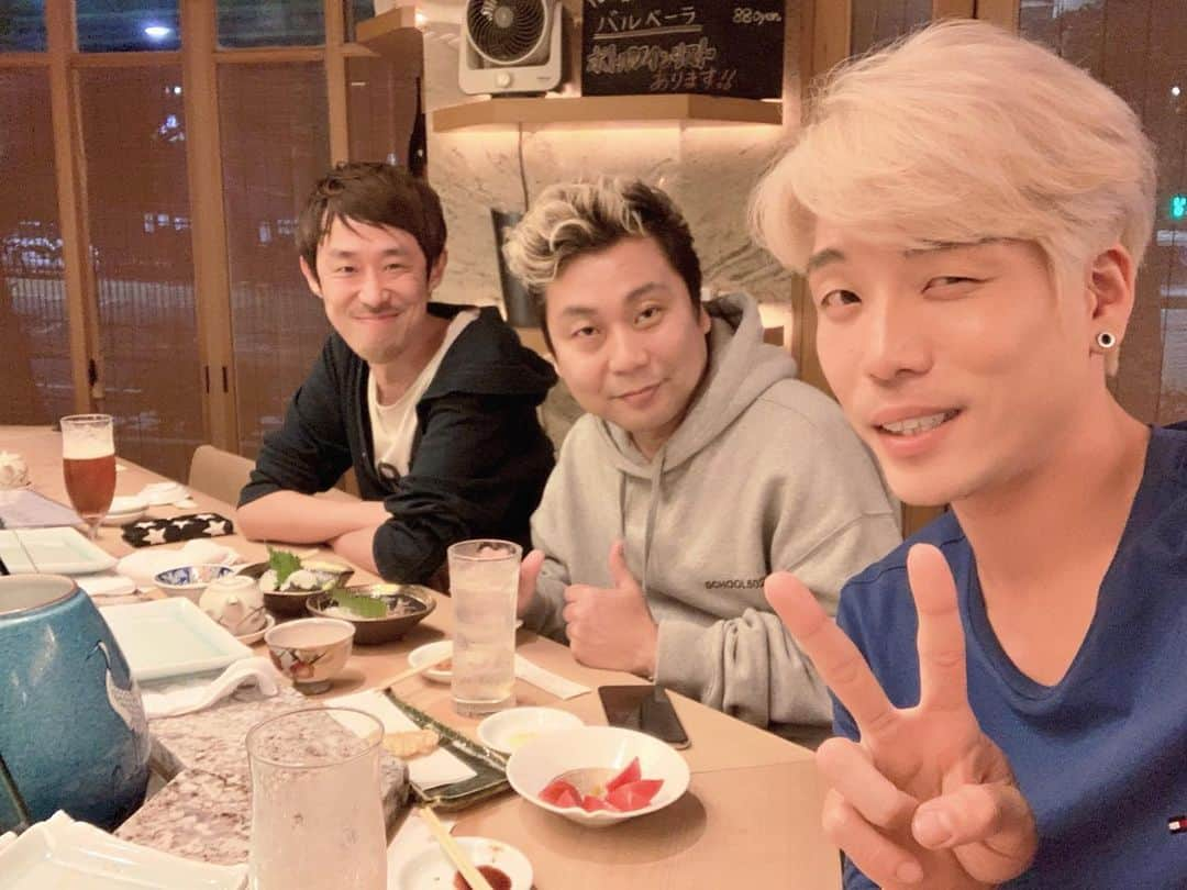 チャンミンさんのインスタグラム写真 - (チャンミンInstagram)「동해 번쩍 서해 번쩍.. 어제는 불후의 명곡🎶 오늘은 일본~  보람찬~ 하루일을 끝마치고서~」5月21日 22時26分 - p.f.changmin