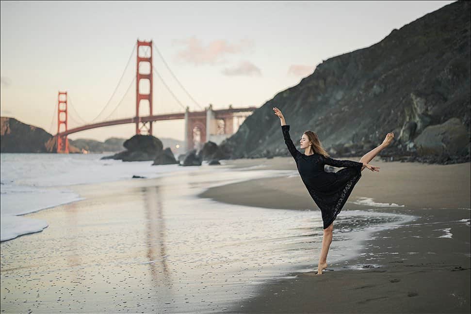 ballerina projectさんのインスタグラム写真 - (ballerina projectInstagram)「Isabella Walsh in San Francisco. #ballerina - @isabellalwalsh #marshallsbeach #sanfrancisco #goldengatebridge #ballerinaproject #ballerinaproject_ #ballet #dance #sunrise #beach #isabellawalsh  With the upcoming conclusion of the Ballerina Project limited edition prints will be only available for purchase until the beginning of July 2019. Link is in our Instagram profile to purchase one today.  The Ballerina Project book is now available for pre-order. Go to @ballerinaprojectbook for pre-order link and info. #ballerinaprojectbook」5月21日 22時39分 - ballerinaproject_