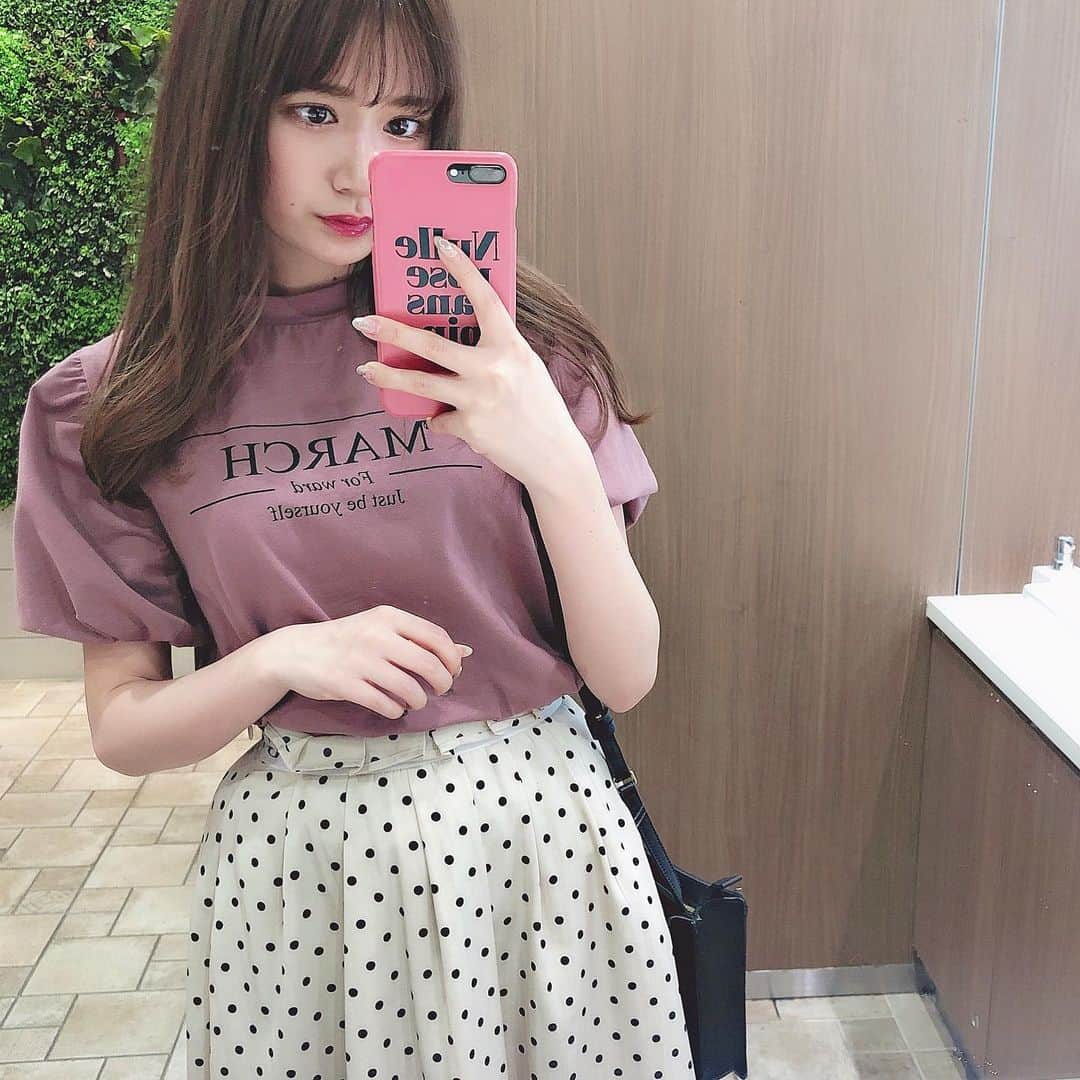 のインスタグラム：「. . ストーリーで質問たくさん頂いてたTシャツは @darich_official のです🥺💗 POPUPの時に買ってたんだけど、 やっと着れる気温になってきた👏 Tシャツだけど袖がパフスリーブで甘く着れるの🥺🥺 全身darichだった🤒 . #darich」