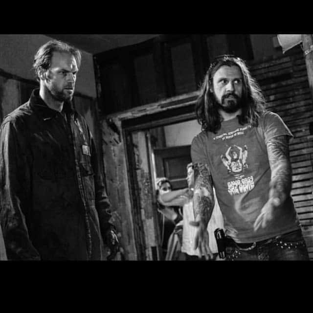 ロブ・ゾンビさんのインスタグラム写真 - (ロブ・ゾンビInstagram)「Flashback to 2007. On the Myers basement set with @therealtylermane . Hmmm? I wonder what ever happened to that Blood Orgy of the She-Devils shirt? #robzombie #tylermane #michealmyers🔪 #halloween」5月21日 22時42分 - robzombieofficial