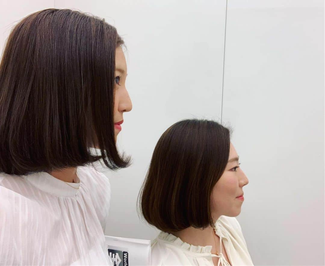 小澤陽子さんのインスタグラム写真 - (小澤陽子Instagram)「𝒂𝒕 𝒘𝒐𝒓𝒌☻  まさかの友情出演、記念に📸🌸。 先週のオンエアから、いろんな人に聞かれますが、 実の従姉妹です。(笑)  ２枚目➠ 顔は少ーーしだけ似てますが… ３枚目➠ 実は、立ったらこんなに背が違うんです。笑 ４枚目➠ 横顔  似ていますか？  #彩奈ありがとう😊💛 #いとこ #友情出演 #全力脱力タイムズ #DNN #見逃したら #FOD で🔍」5月21日 22時45分 - yoko.ozawa729