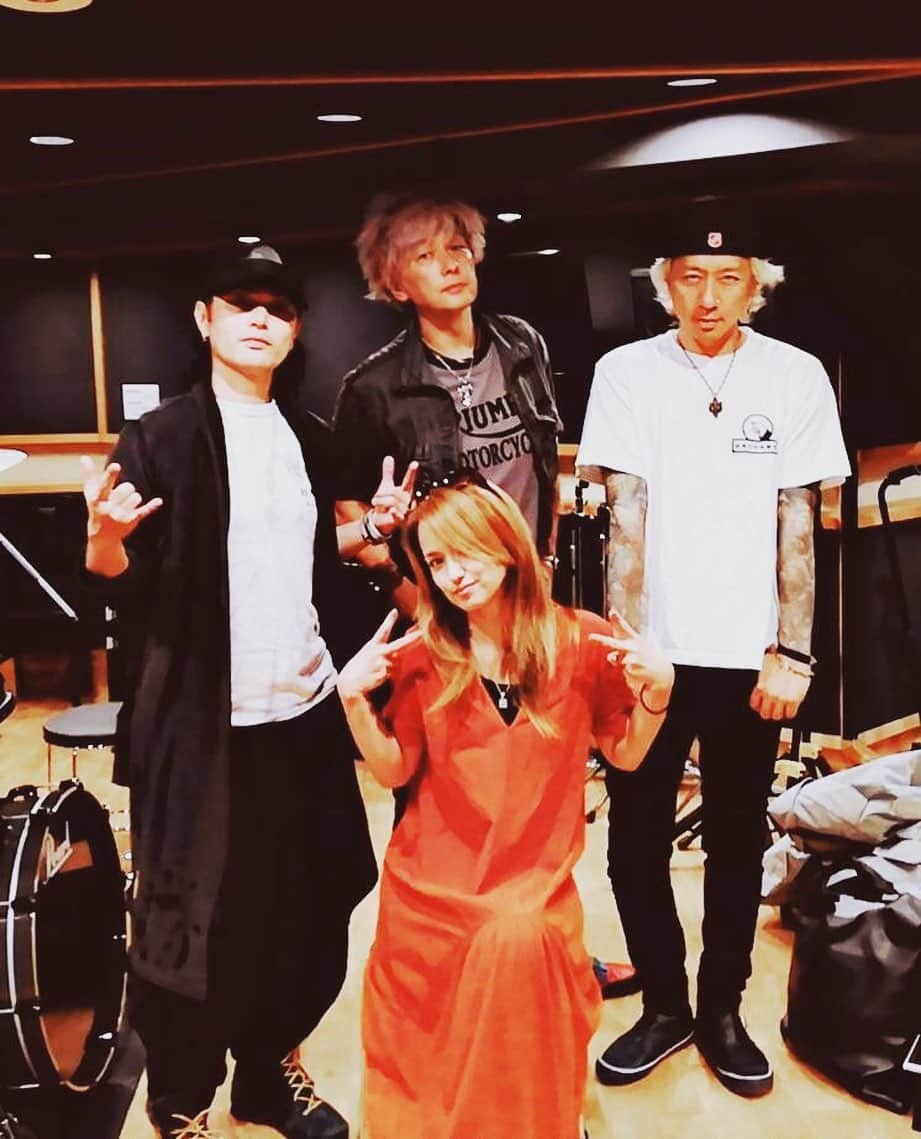 Ju-kenのインスタグラム：「#松田樹利亜 バンド、今夜はリハしてました🌜 今週25日、千葉県は柏にあるライブハウスでプレイ♫ トランプも日本に来てるらしいので、ぜひ！  @juliamazda @cherry_drummer @kenta.harada」